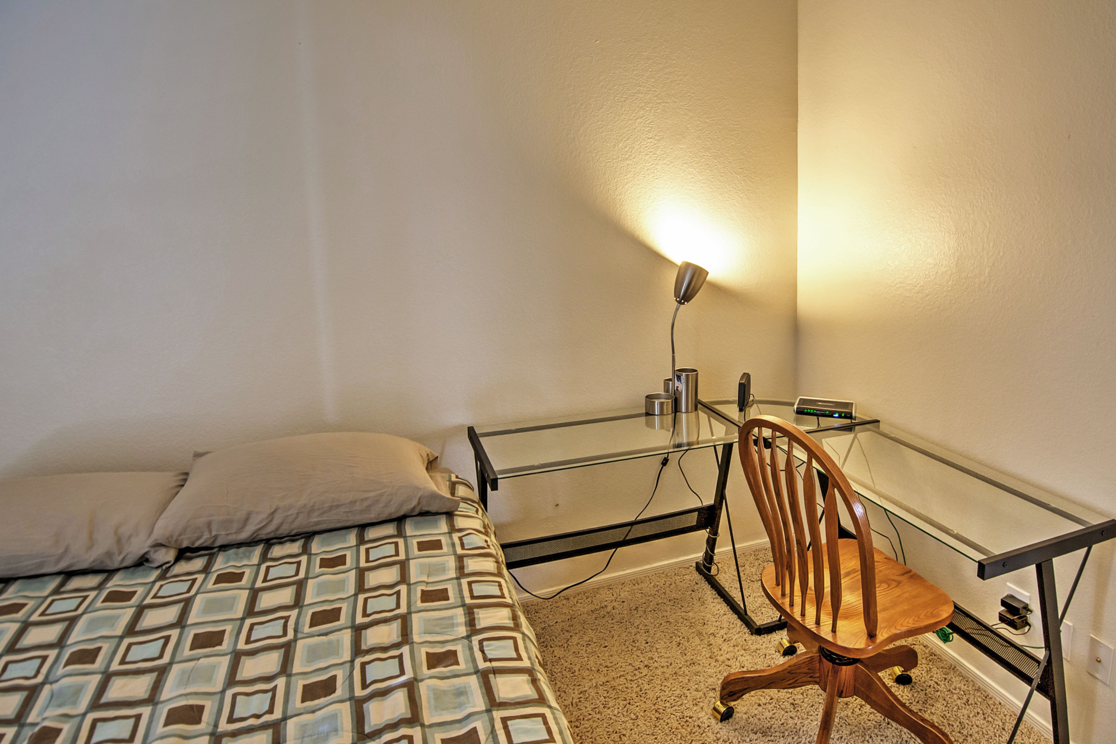 Bedroom 3 | Desk Space