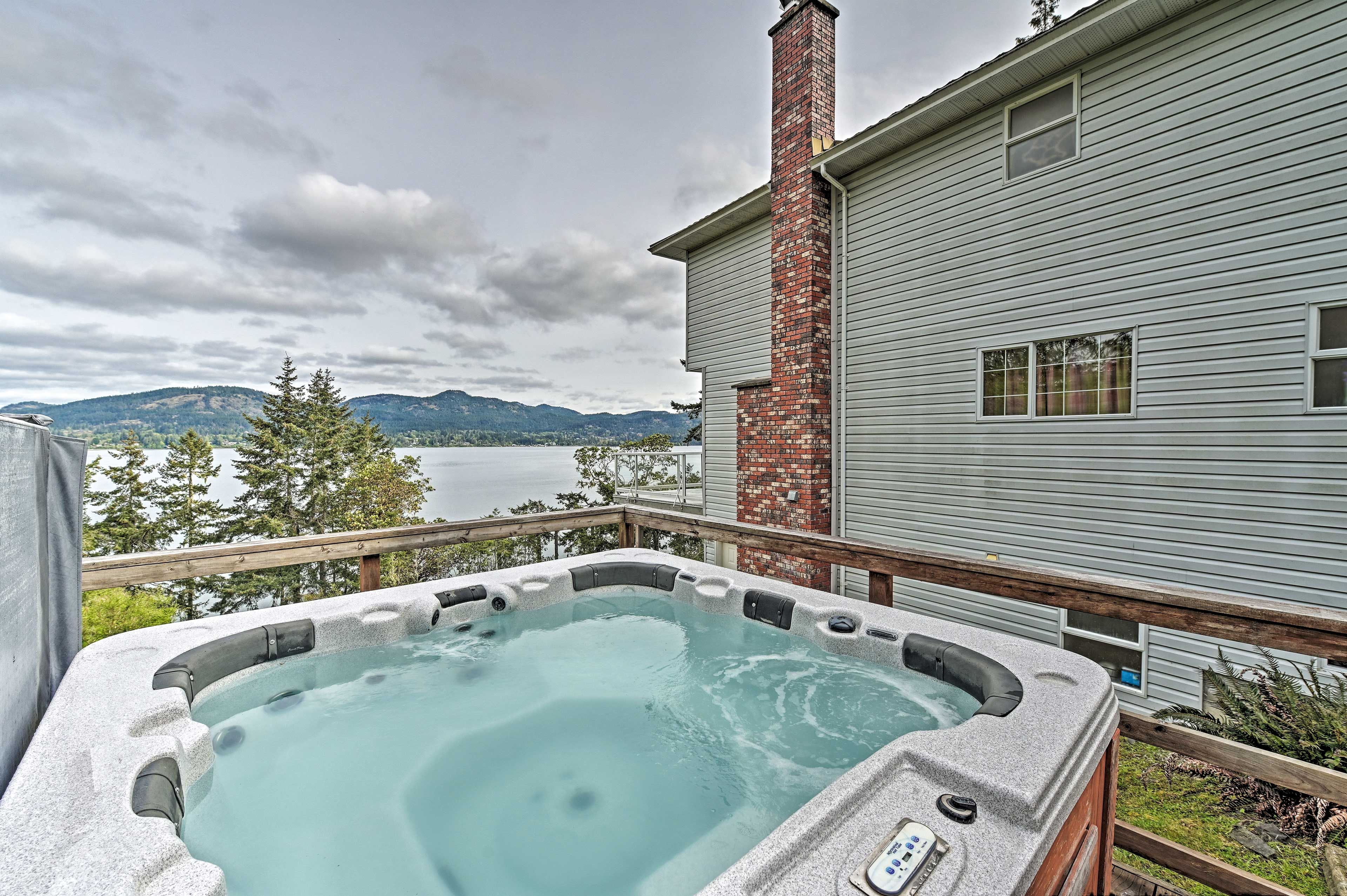 Sooke Vaction Rental | 5BR | 3.5BA | 3,600 Sq Ft