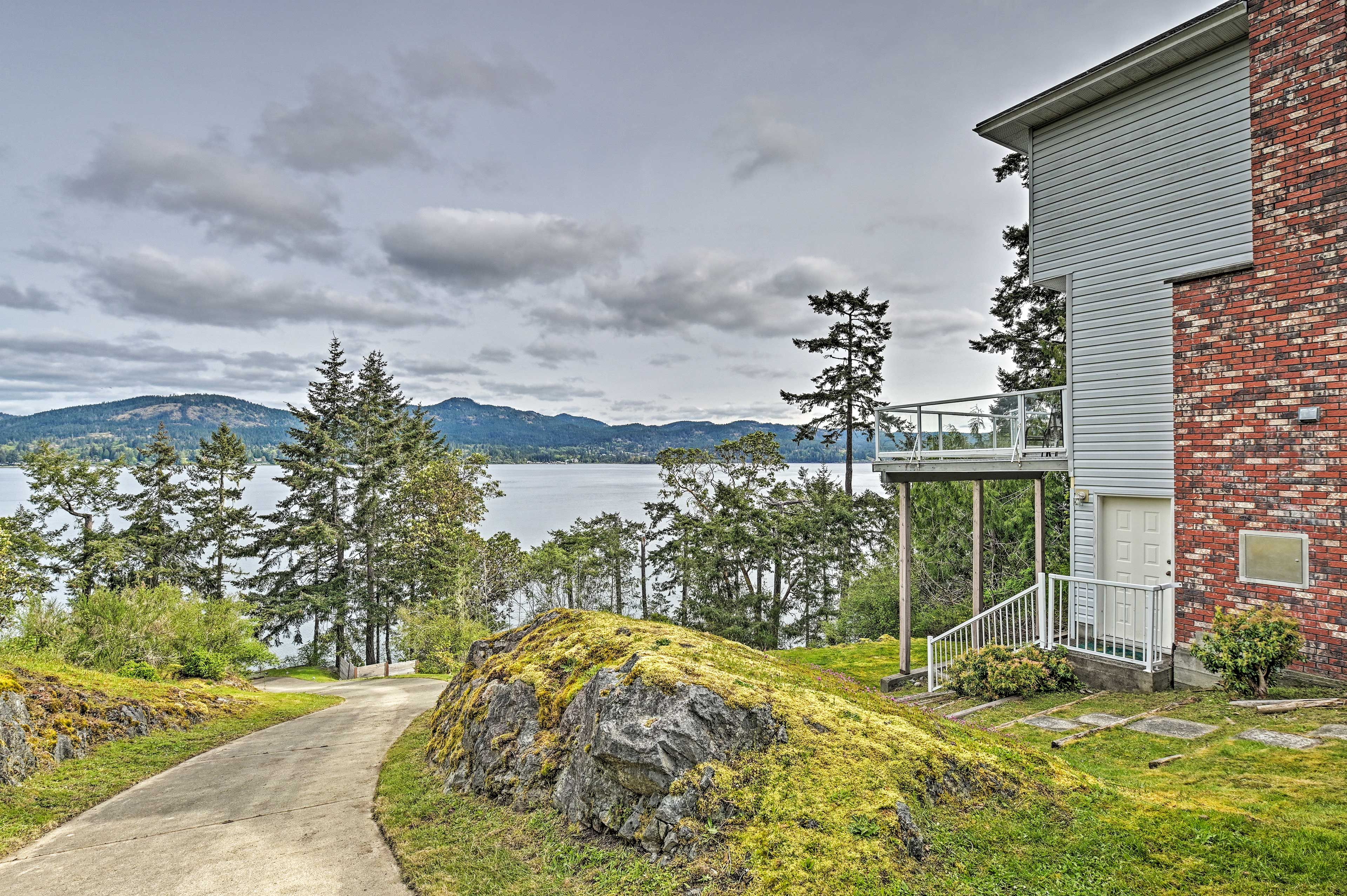 House Exterior | Access Down to Water