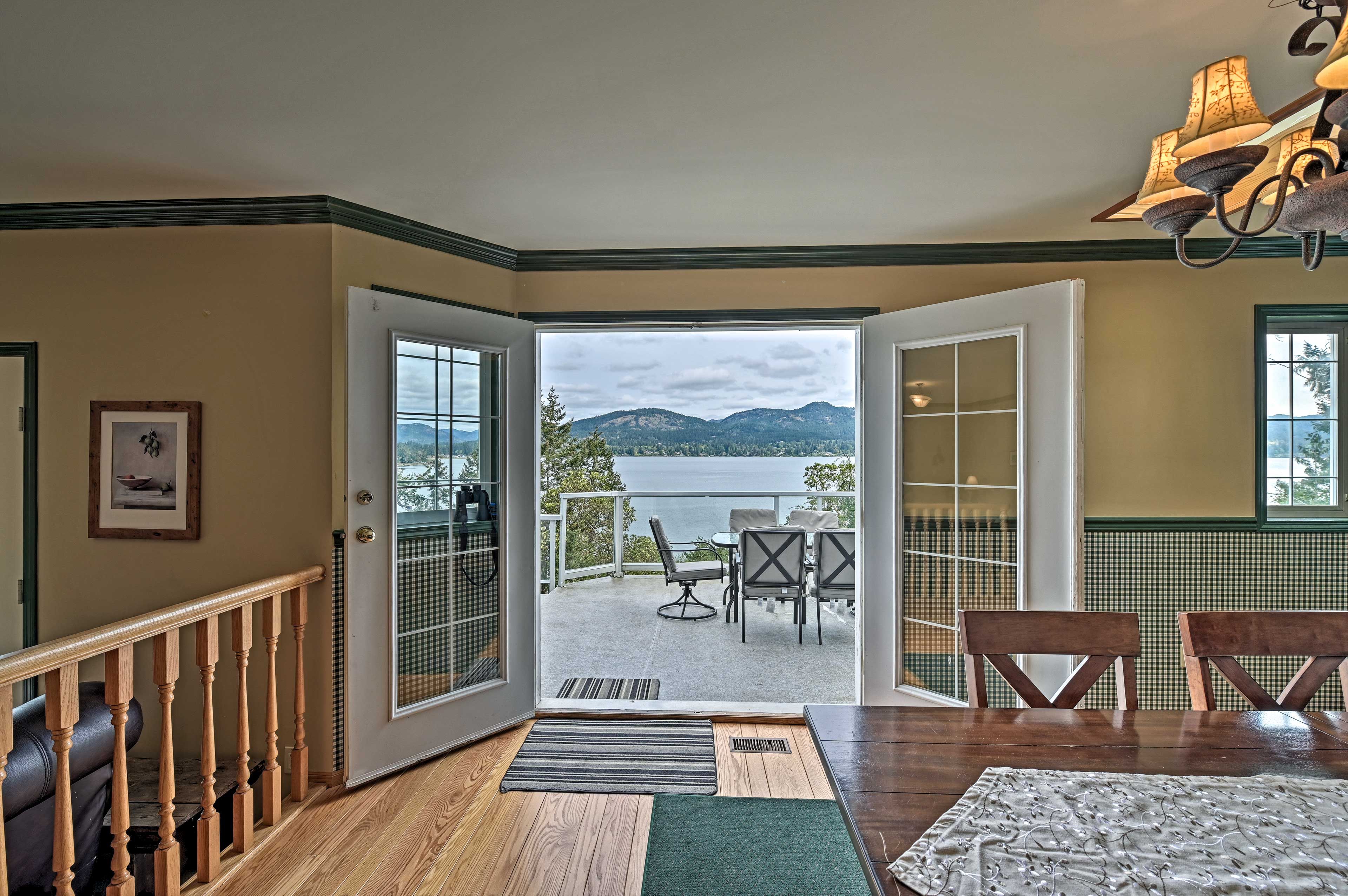 Dining Area | Interior Mountain & Coastal Views