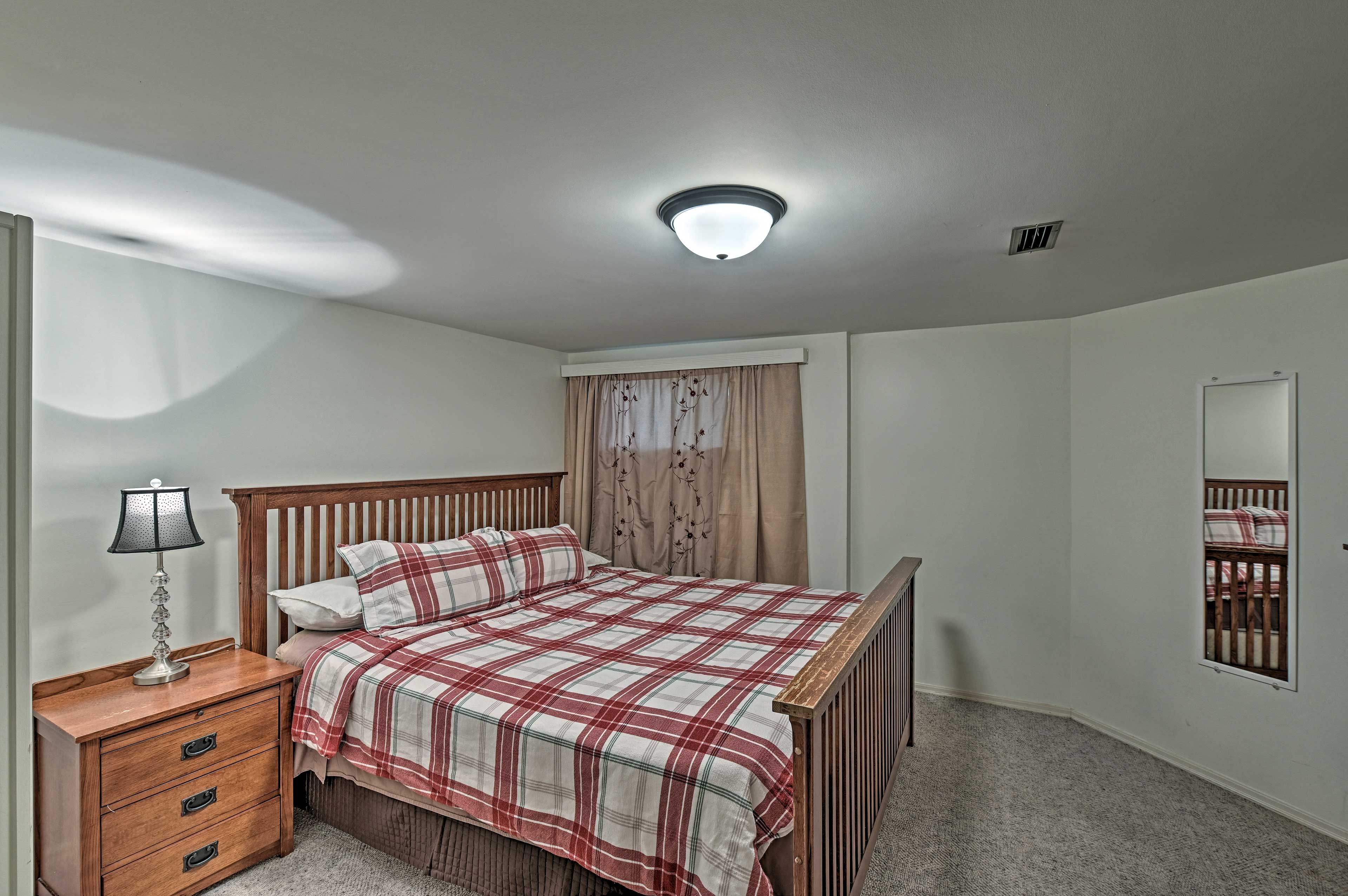 Bedroom 5 | King Bed