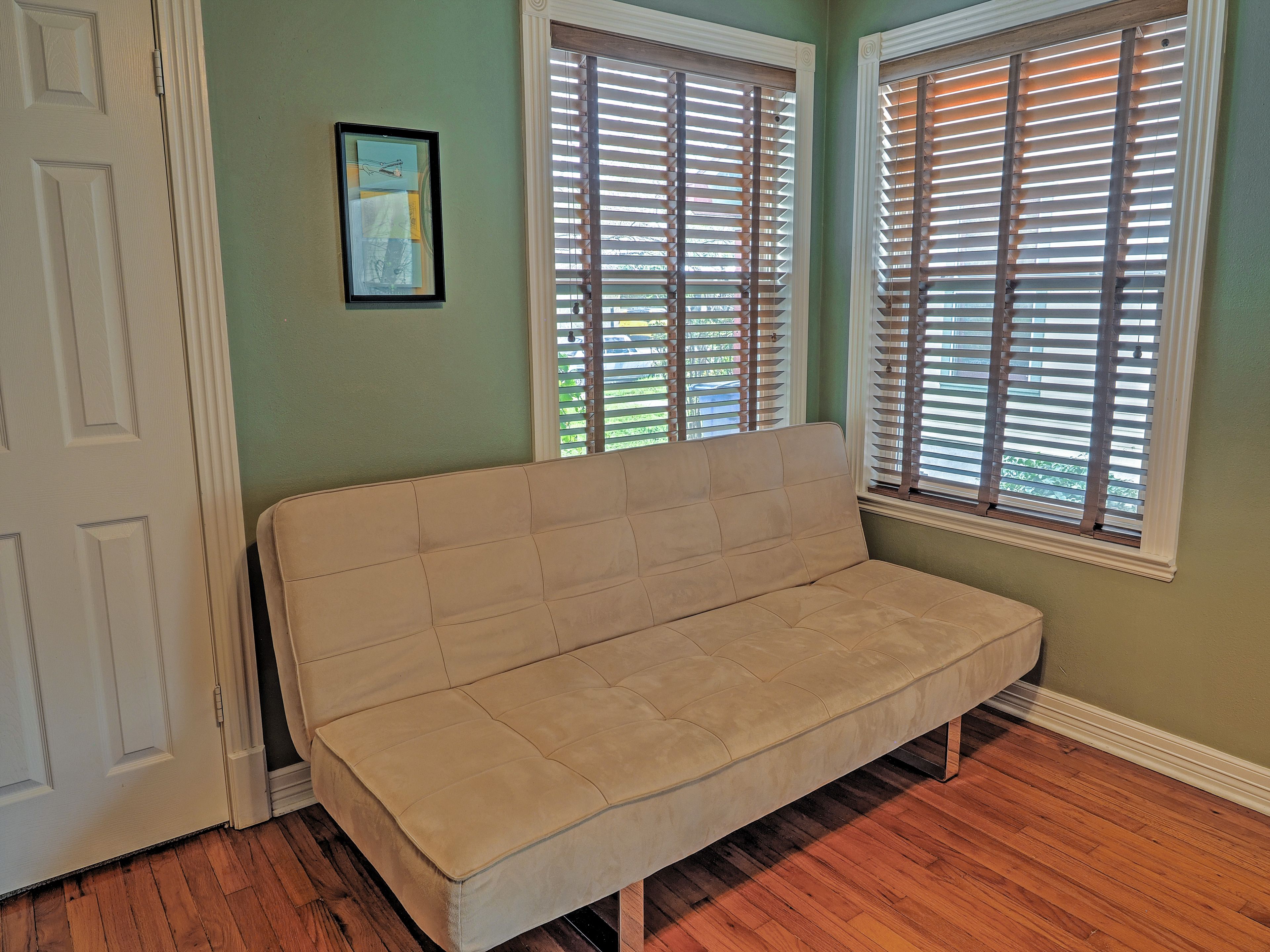 Living Room | Additional Sleeping for 1 guest