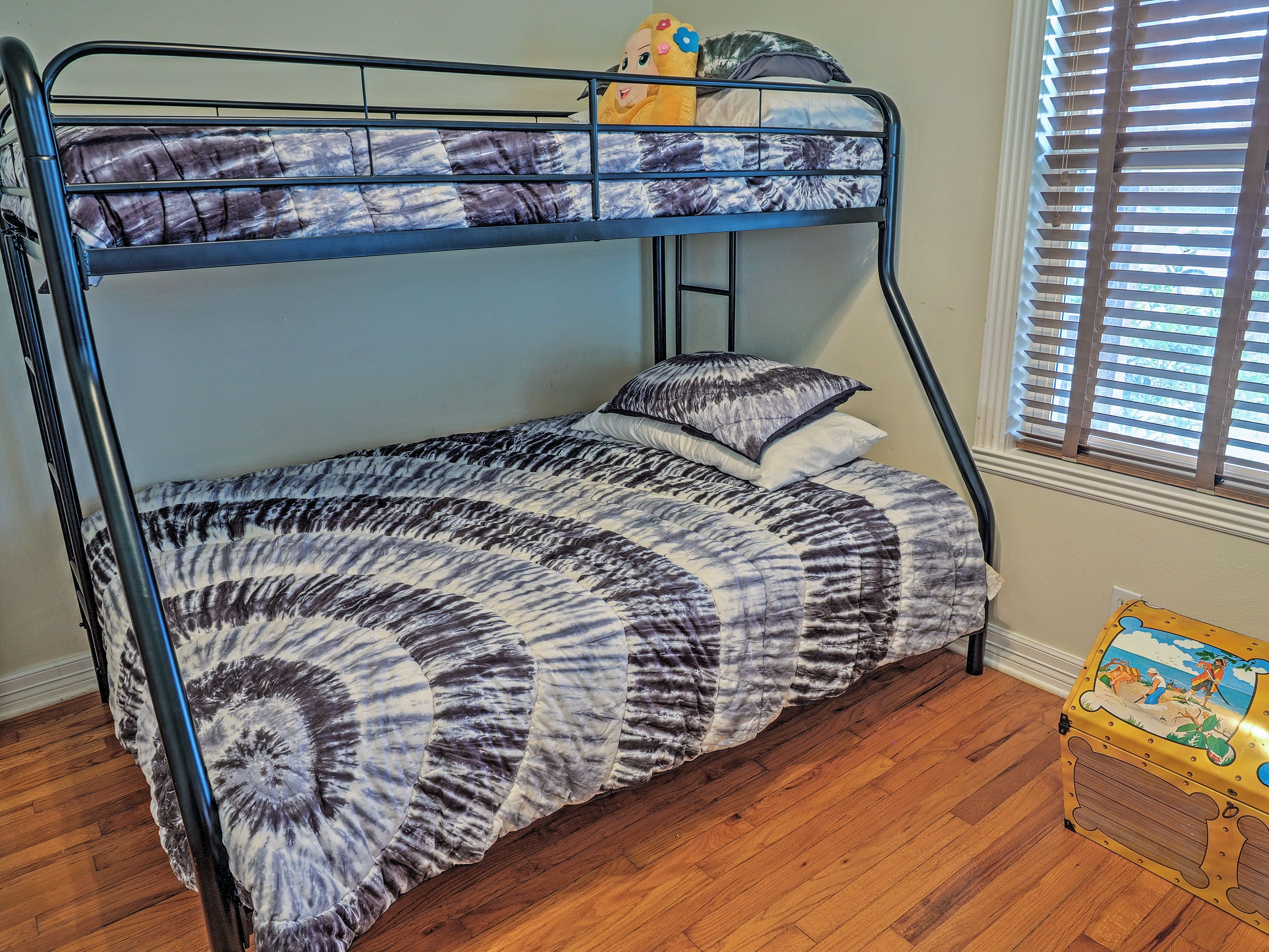 Bedroom 3 | Twin/Full Bunk Bed