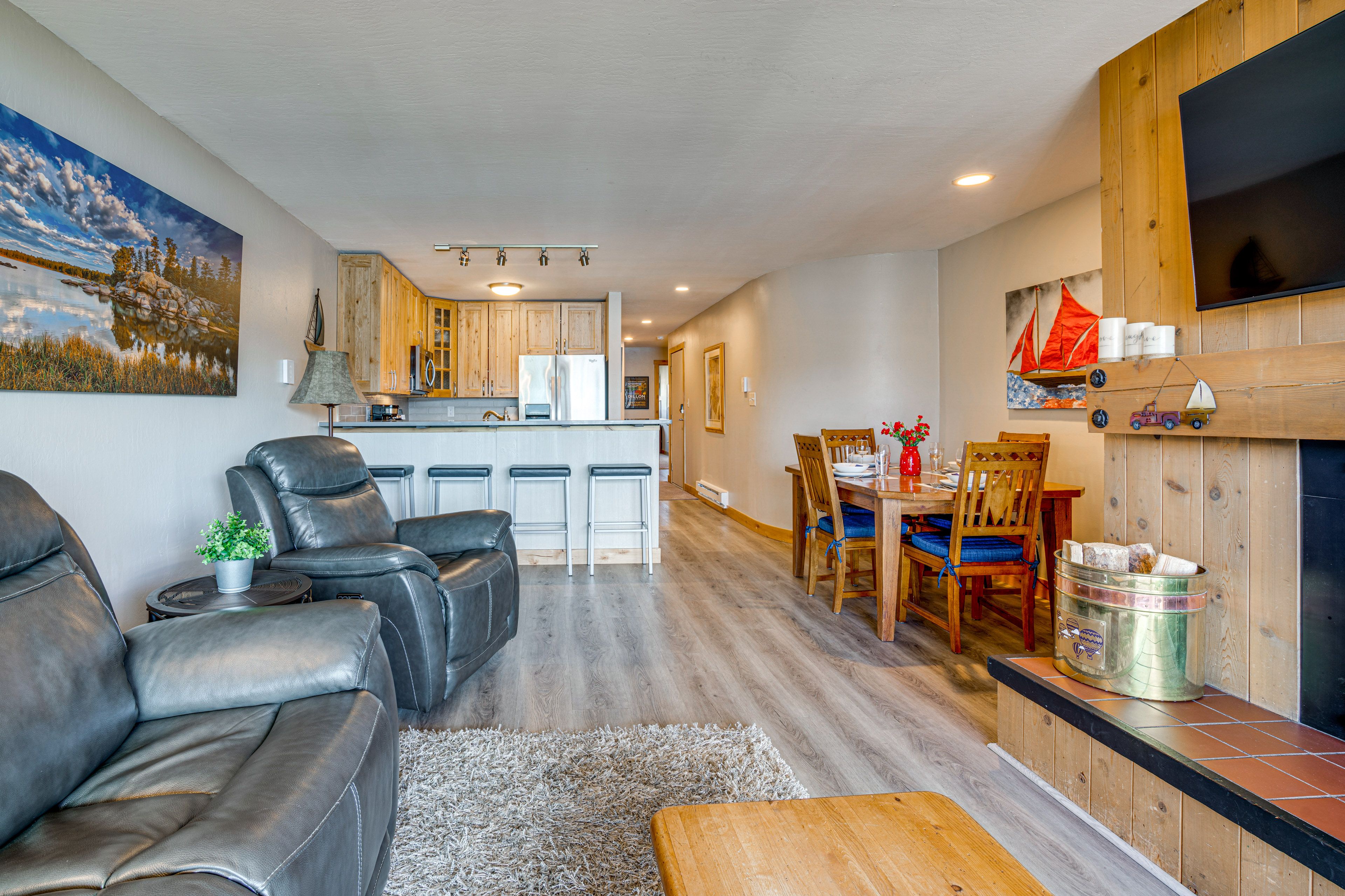 Main Living Area | Smart TV | Wood-Burning Fireplace