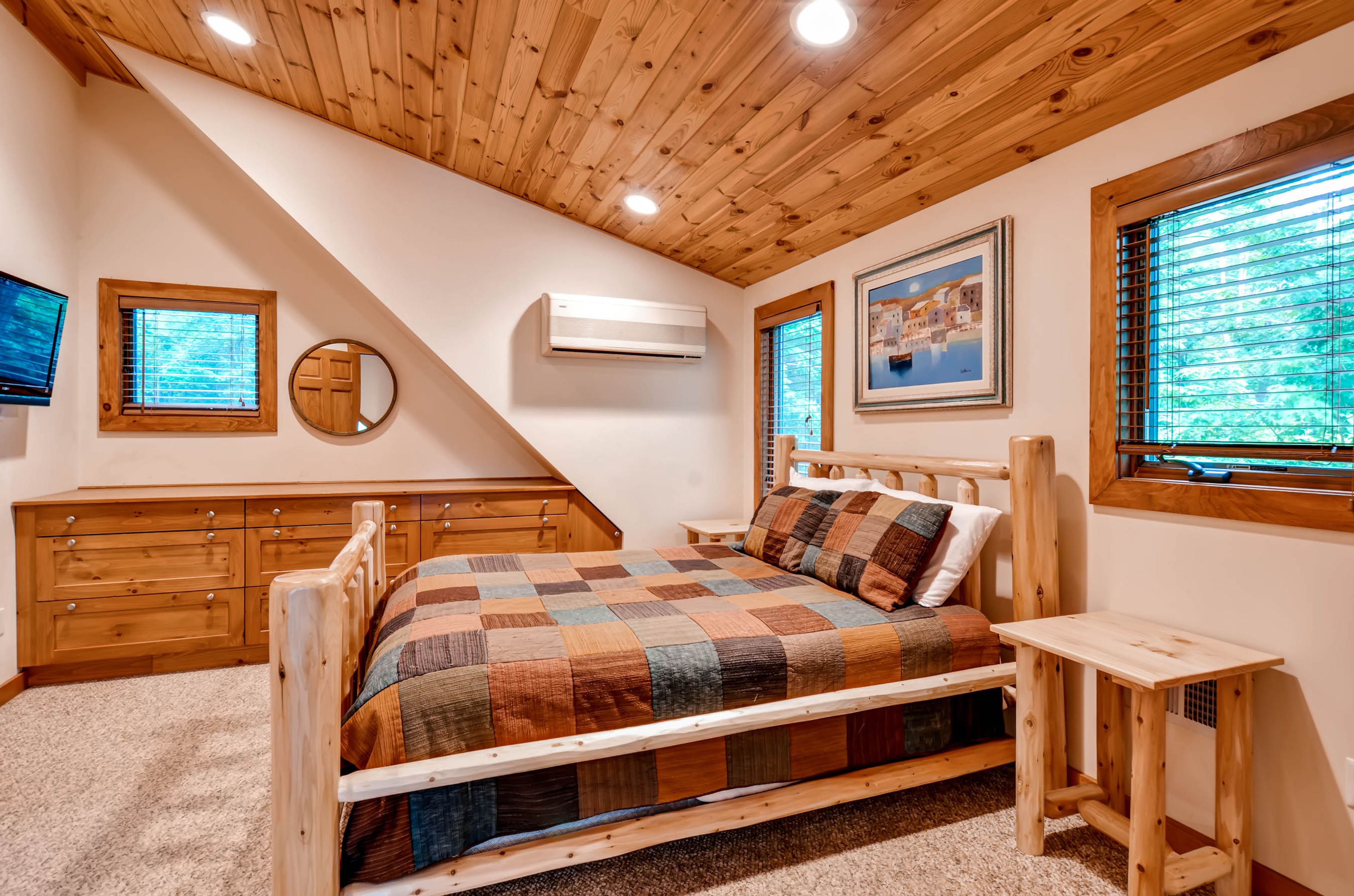 Bedroom 2 | Queen Bed