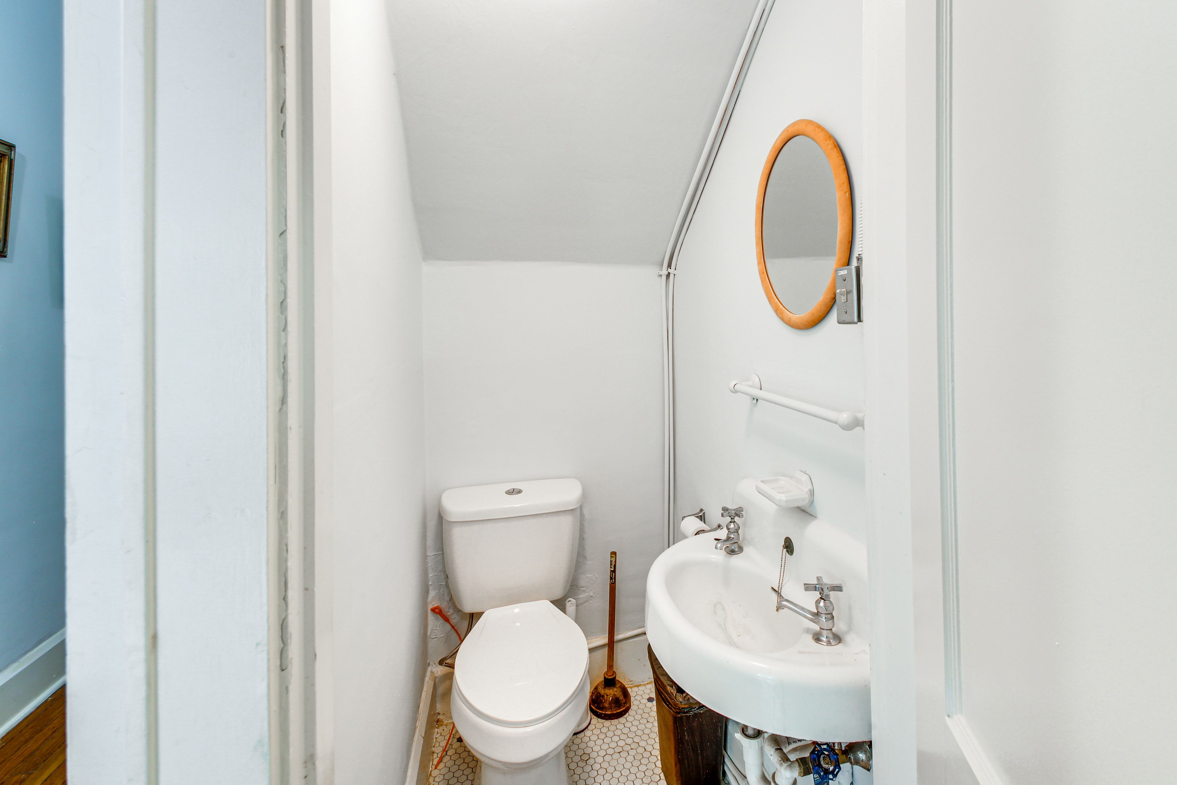 Half Bathroom | 2nd Floor