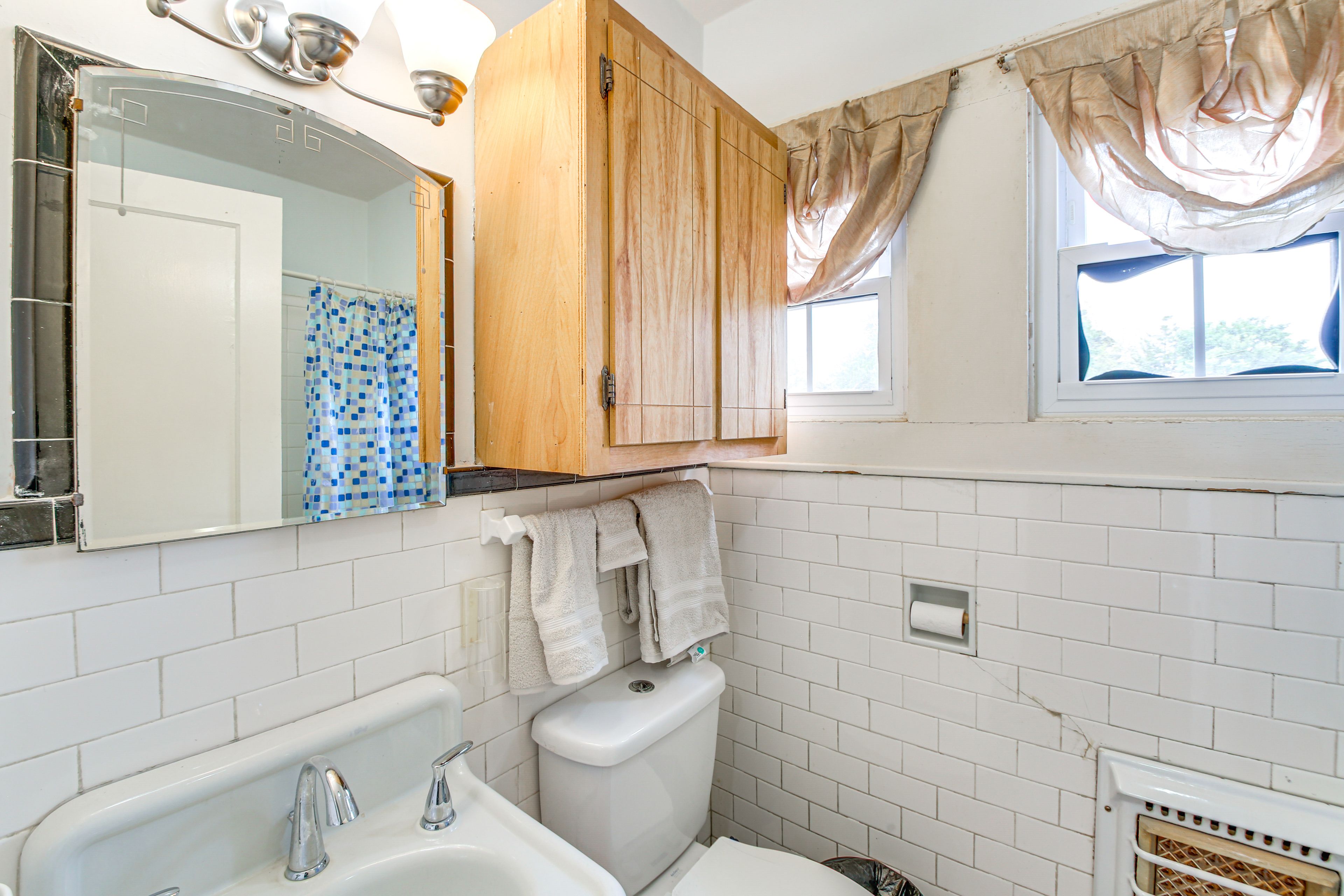 Full Bathroom | 2nd Floor