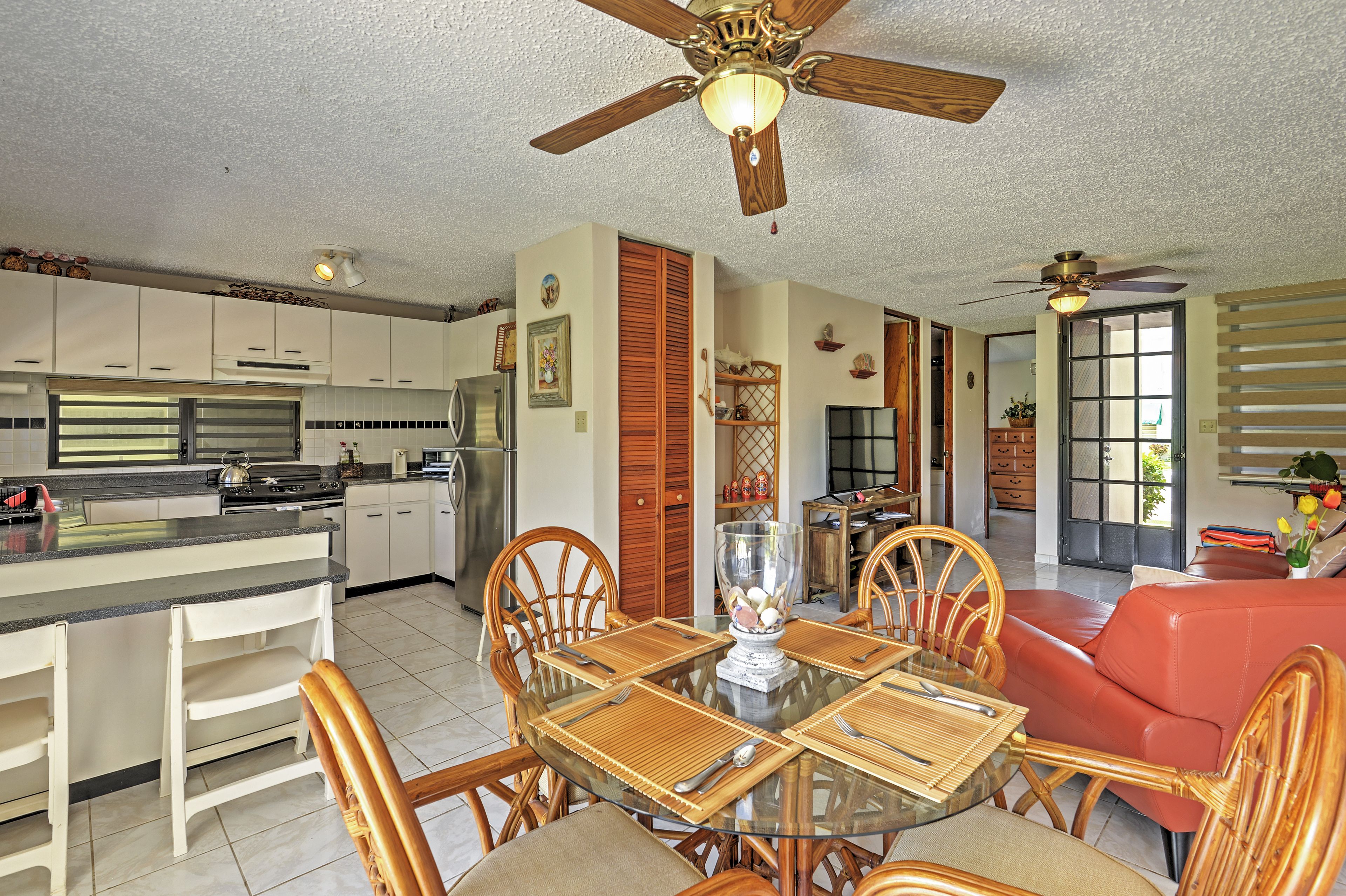 Dining Area | Seating for 4