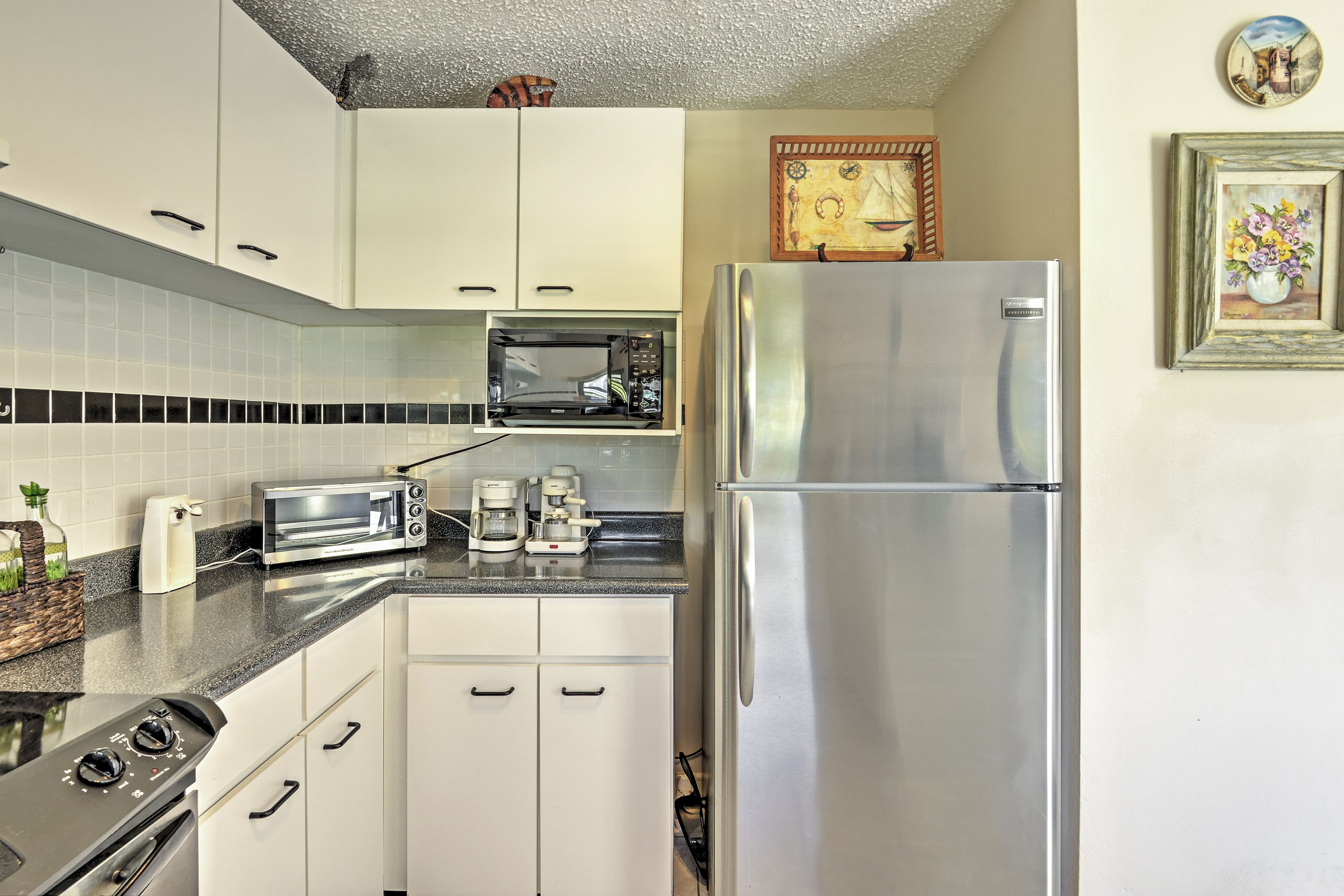 Fully Equipped Kitchen | Drip Coffee Maker & Espresso Machine