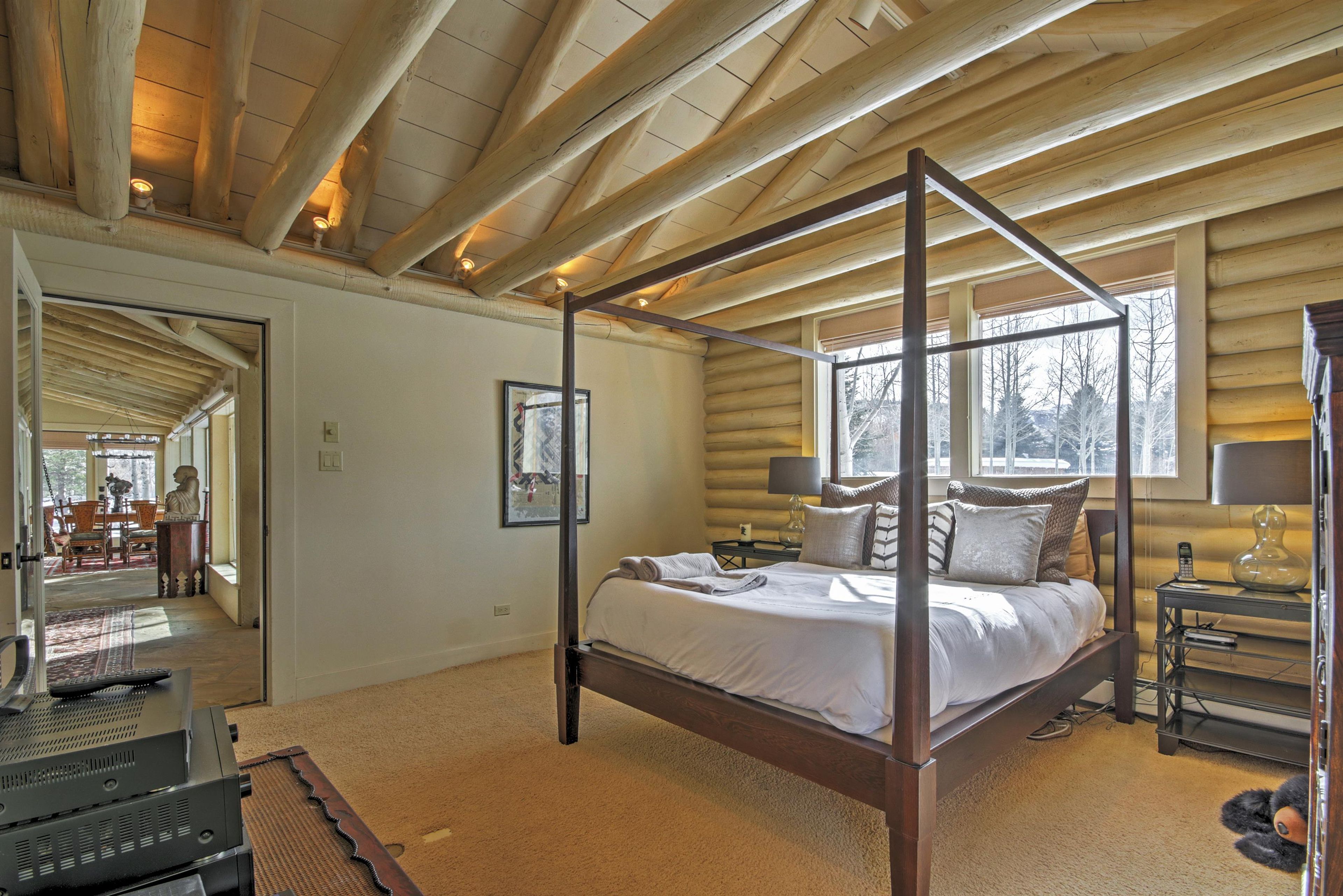 Bedroom 2 | Queen Bed