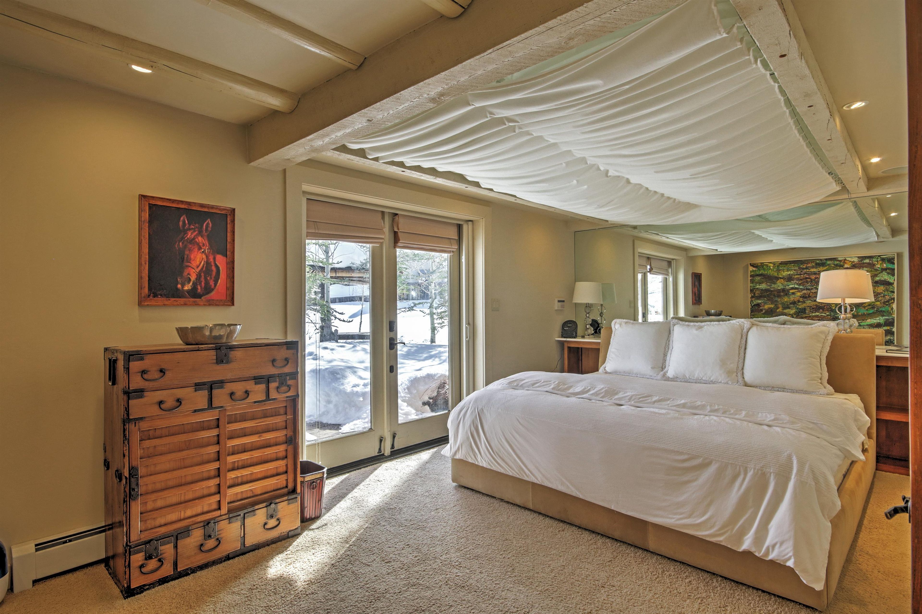 Bedroom 1 | King Bed