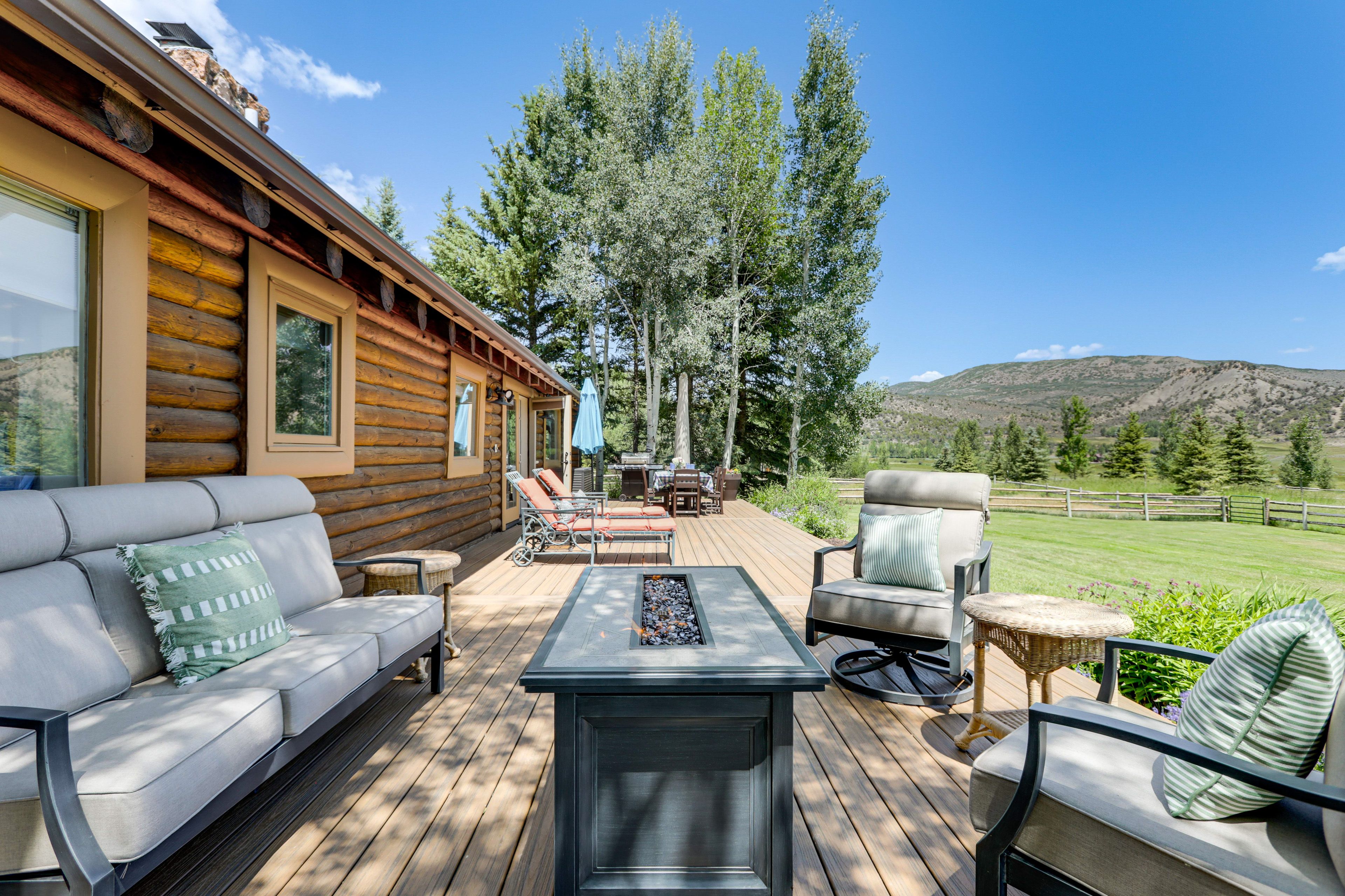 Deck | Fire Pit Table | Loungers | Outdoor Dining | Gas Grill | Mountain Views