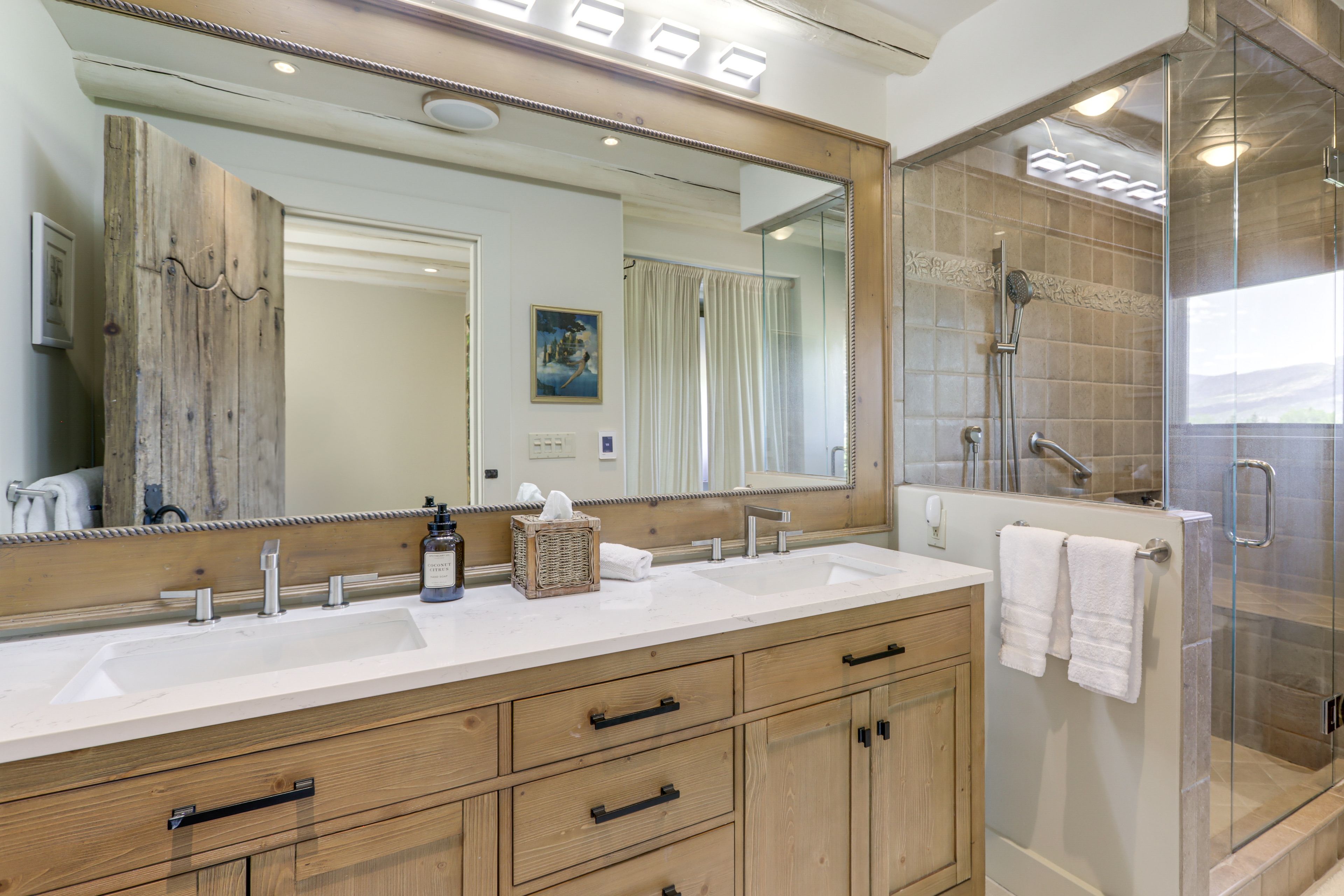 En-Suite Bathroom | Towels & Linens Provided