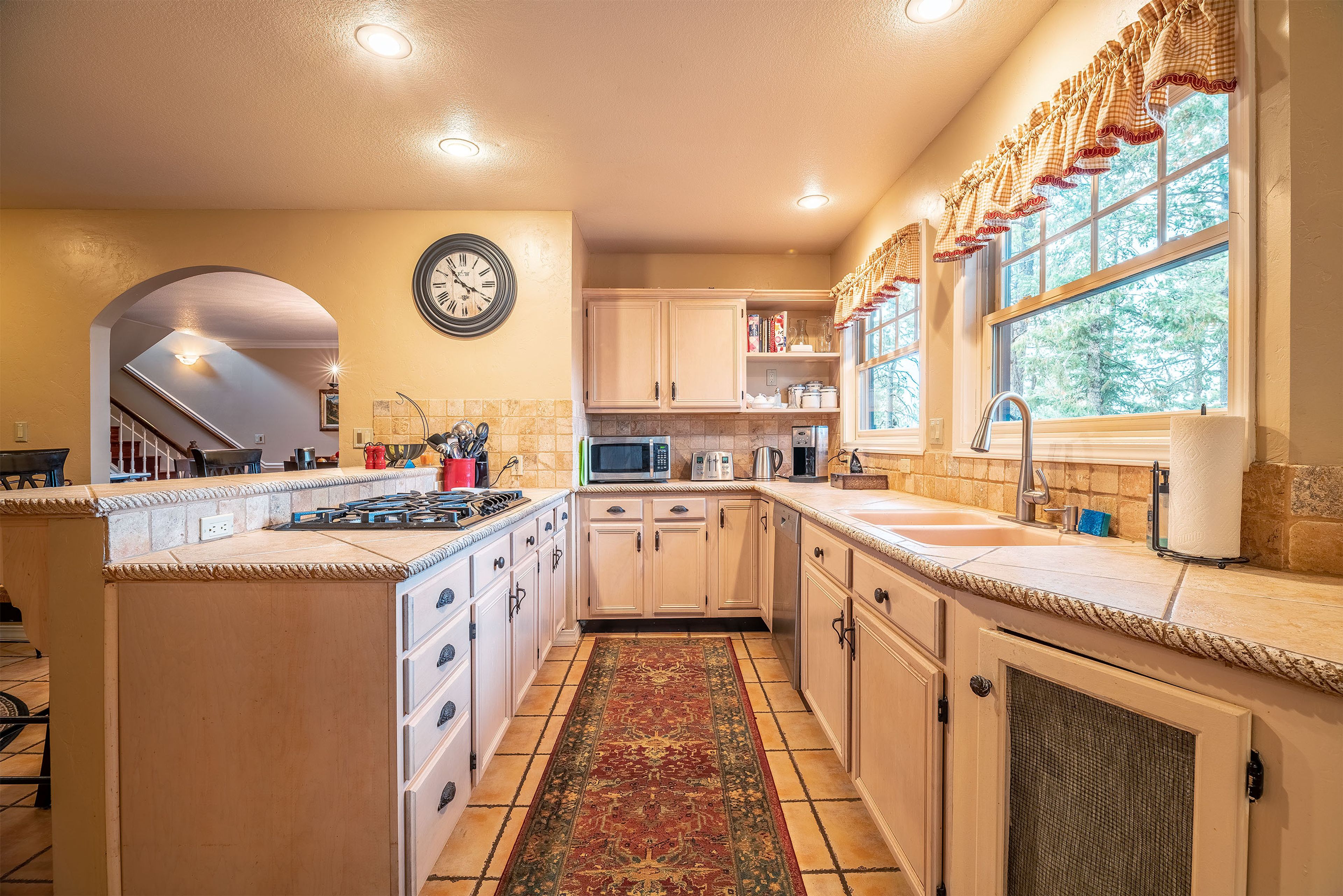 Kitchen | Cookware & Dishware Provided