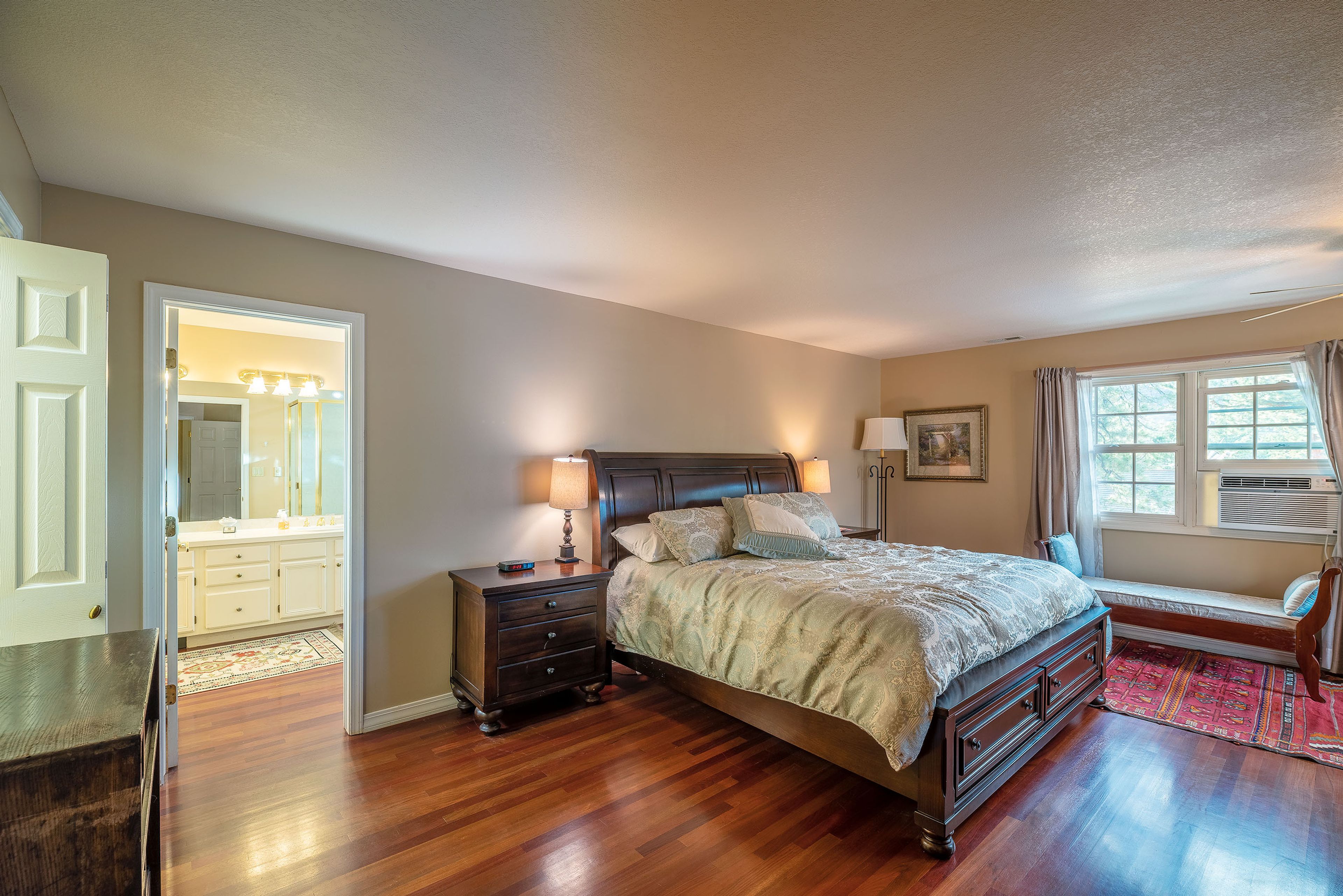 Bedroom 1 | King Bed | En-Suite Bathroom