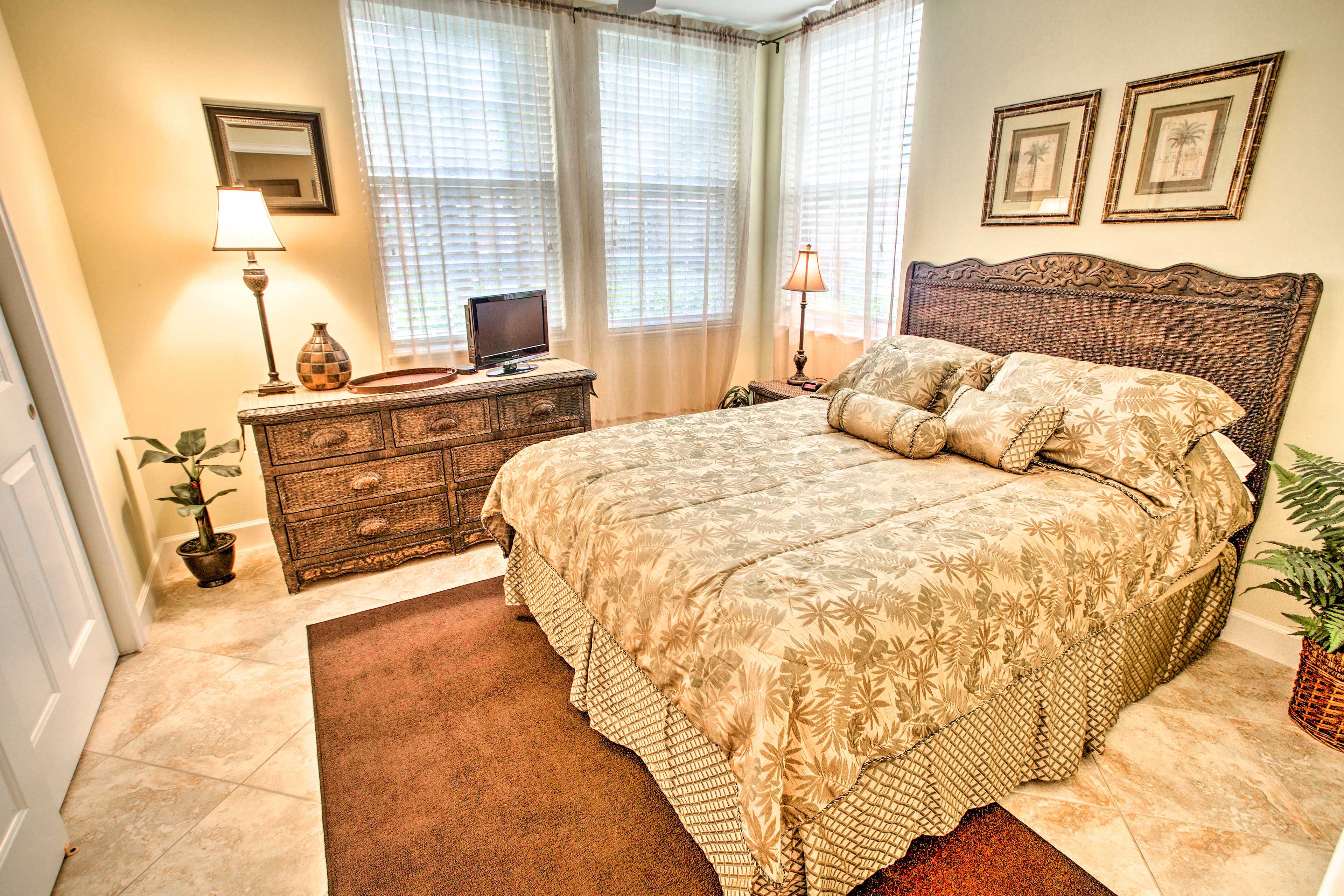 Bedroom 2 | Queen Bed