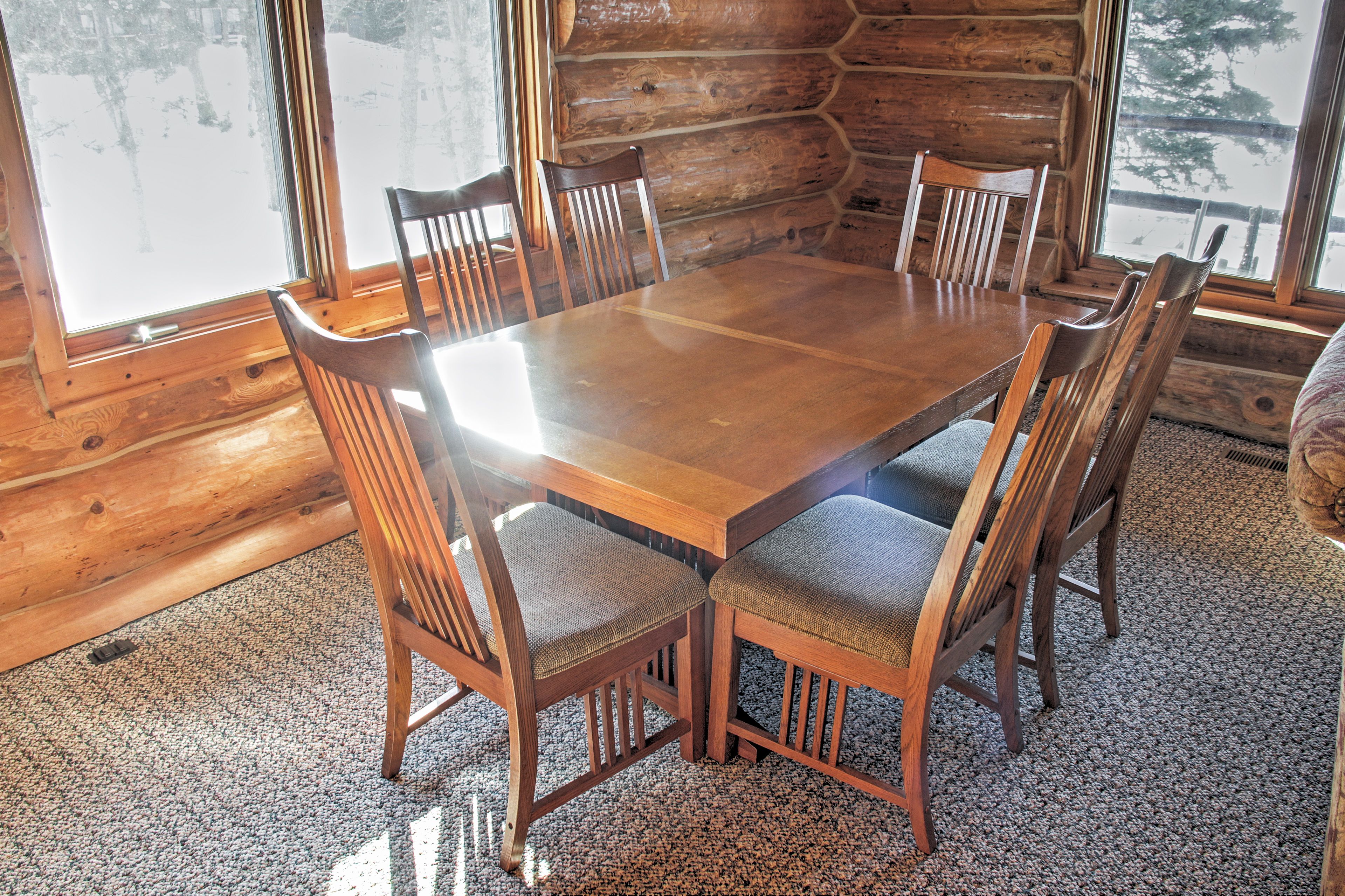 Dining Table | Dishware Provided