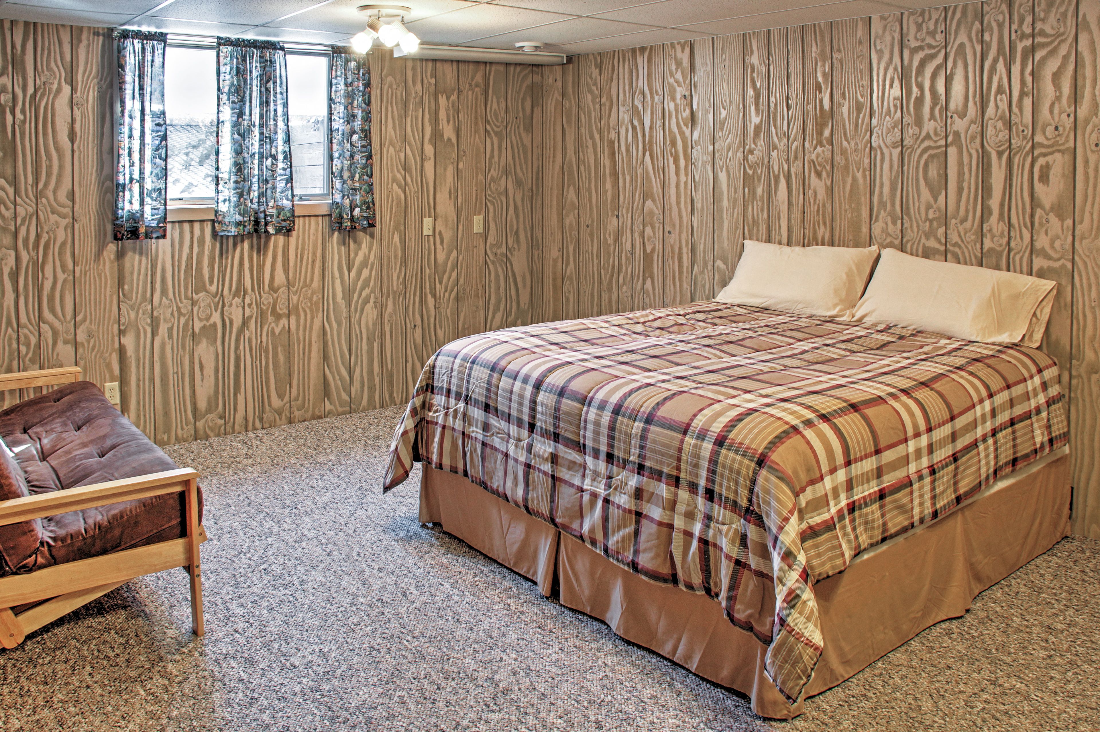 Bedroom 2 | King Bed | Full Futon