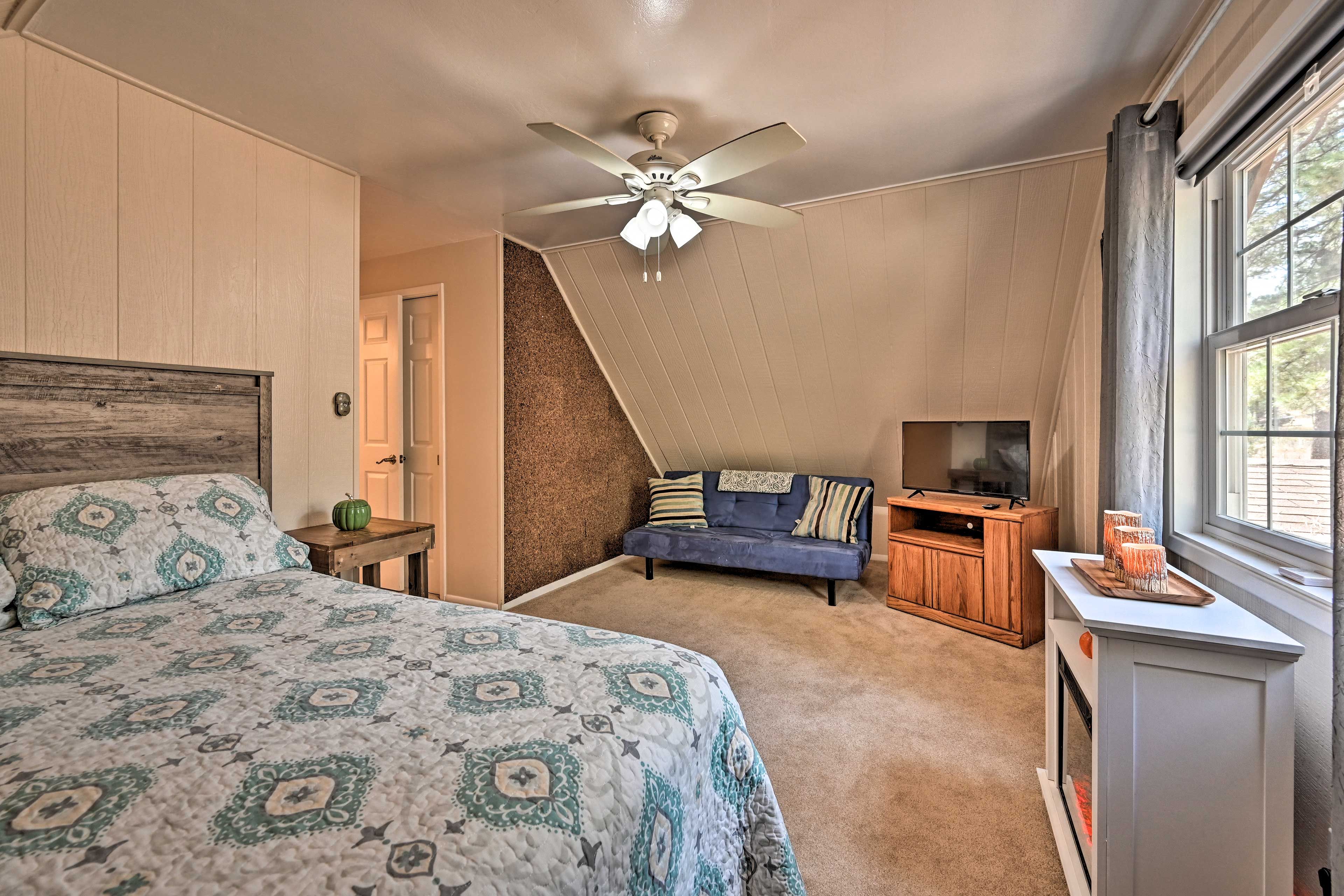 Bedroom 2 | Queen Bed | Futon