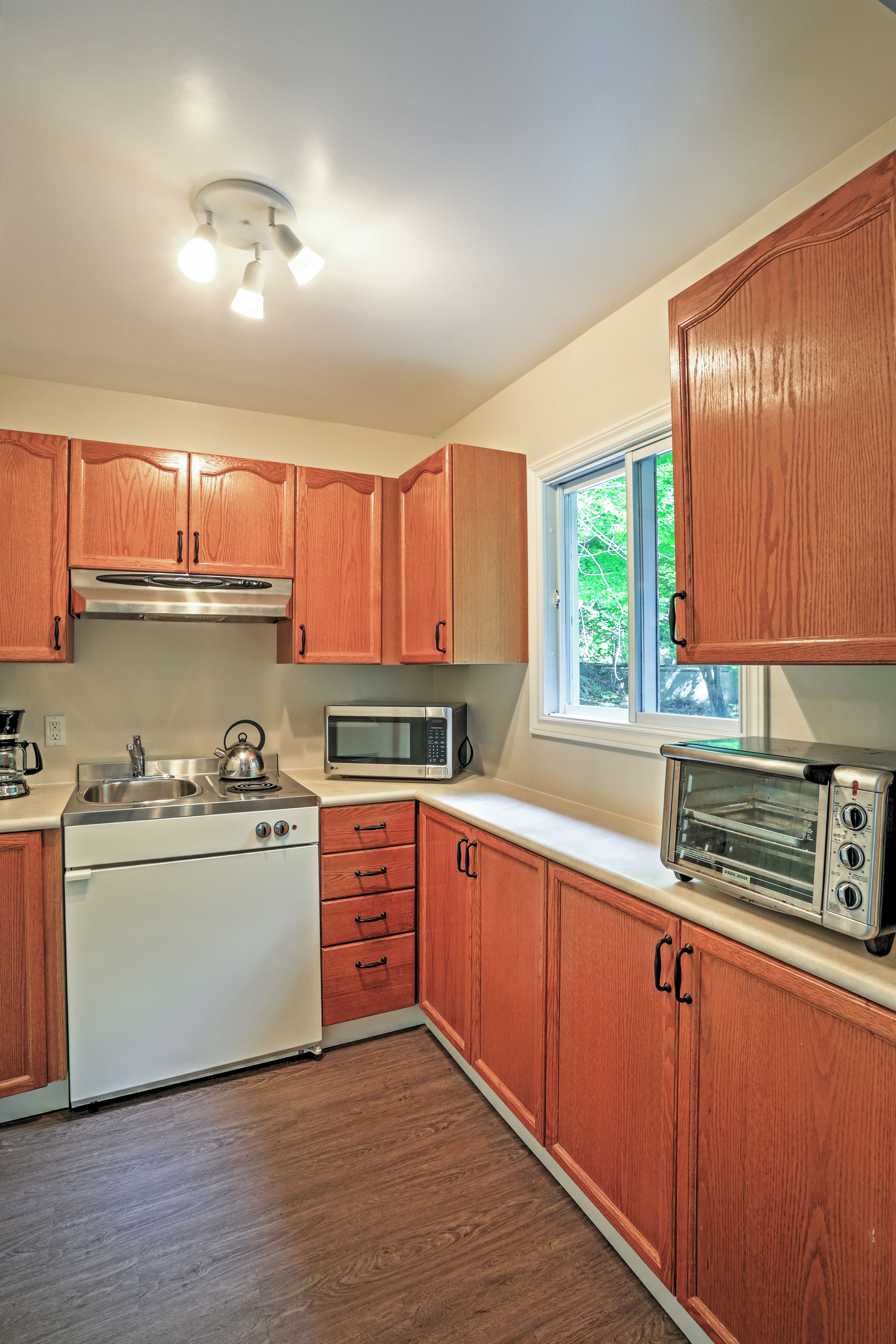 Bunkhouse Kitchenette | Toaster Oven