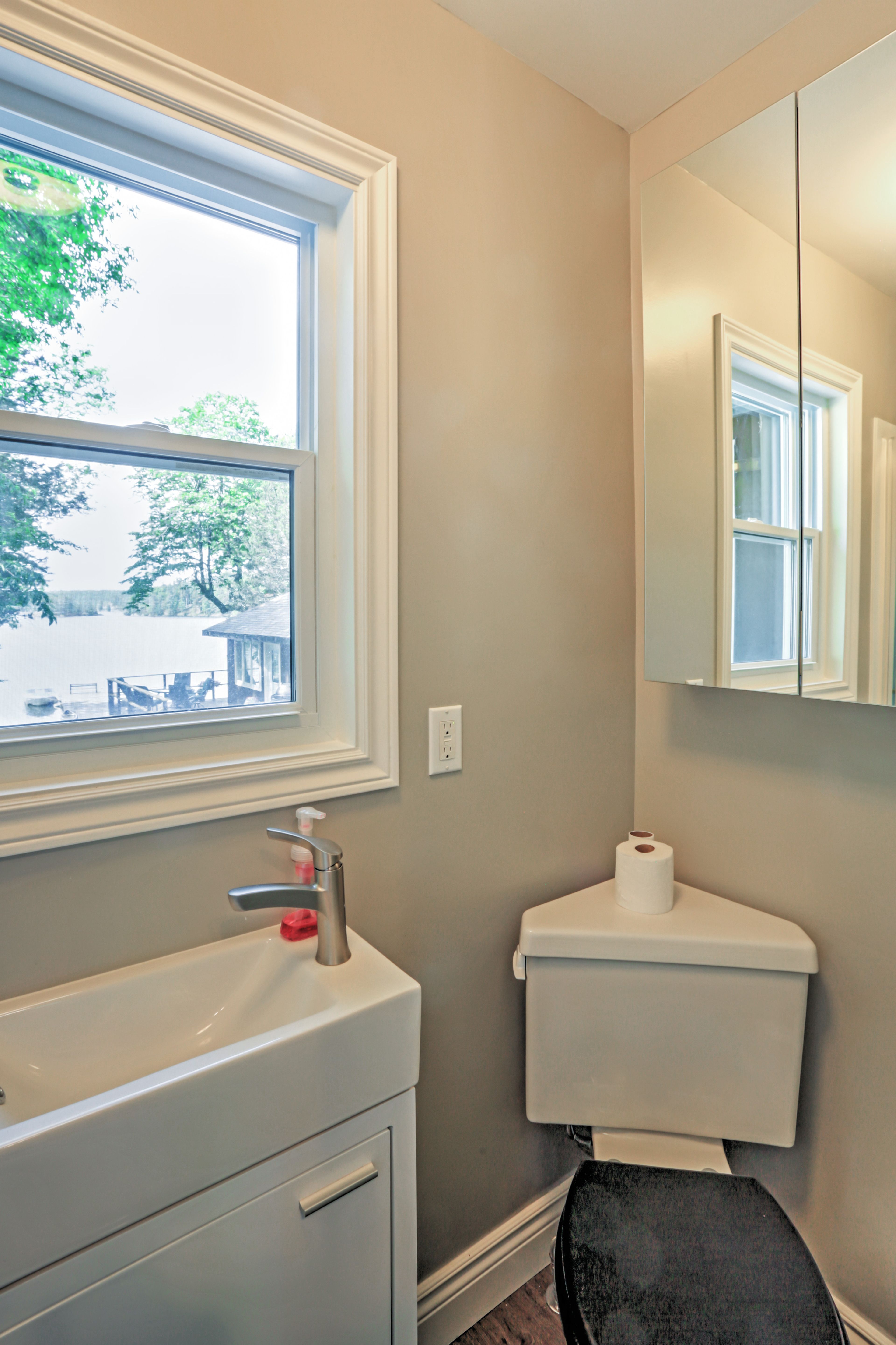 Bunkhouse Bathroom
