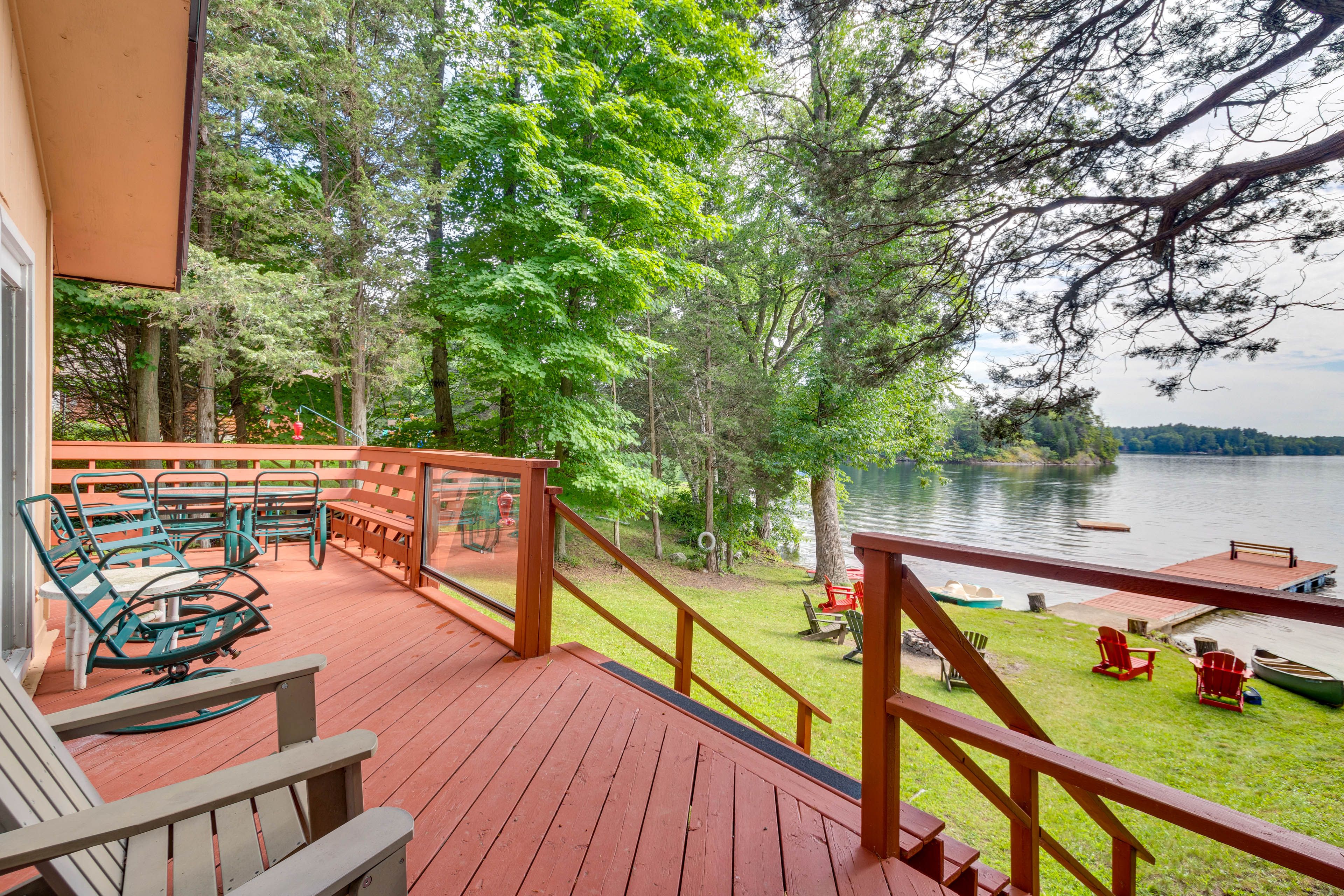 Lyndhurst Vacation Rental | 5BR | 2BA | 2,500 Sq Ft | Stairs to Access