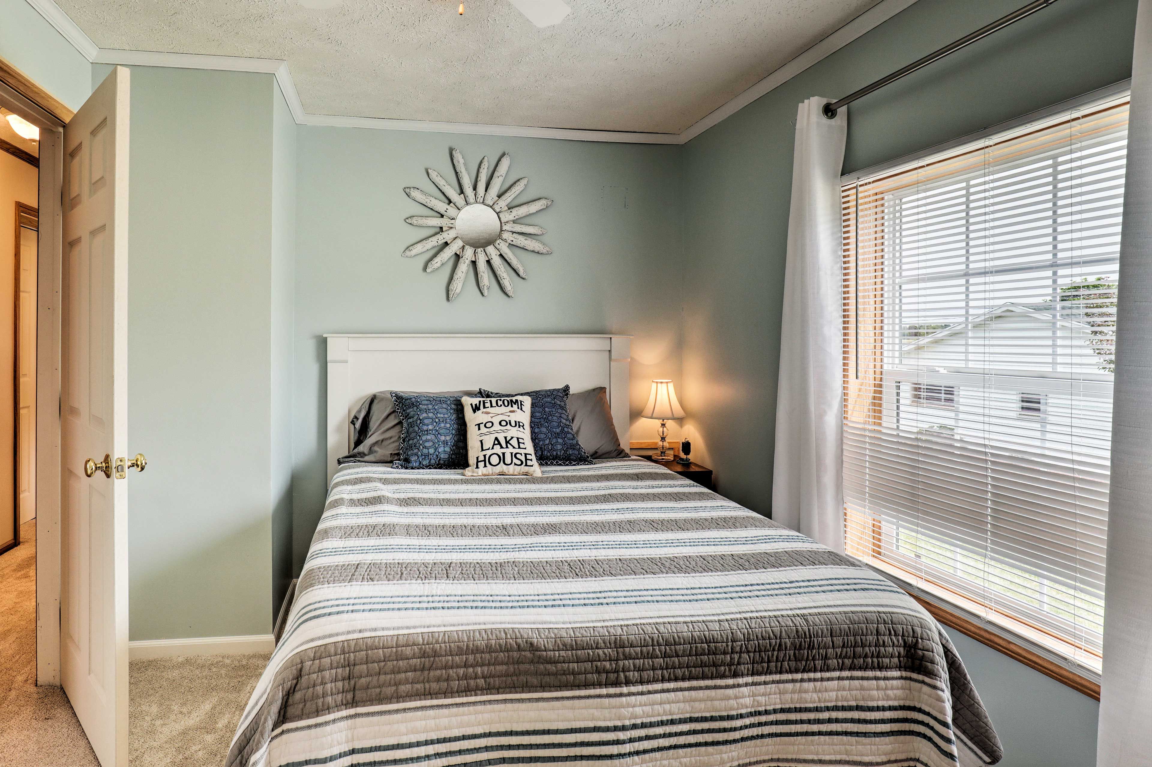 Bedroom 2 | Queen Bed | Twin Bed