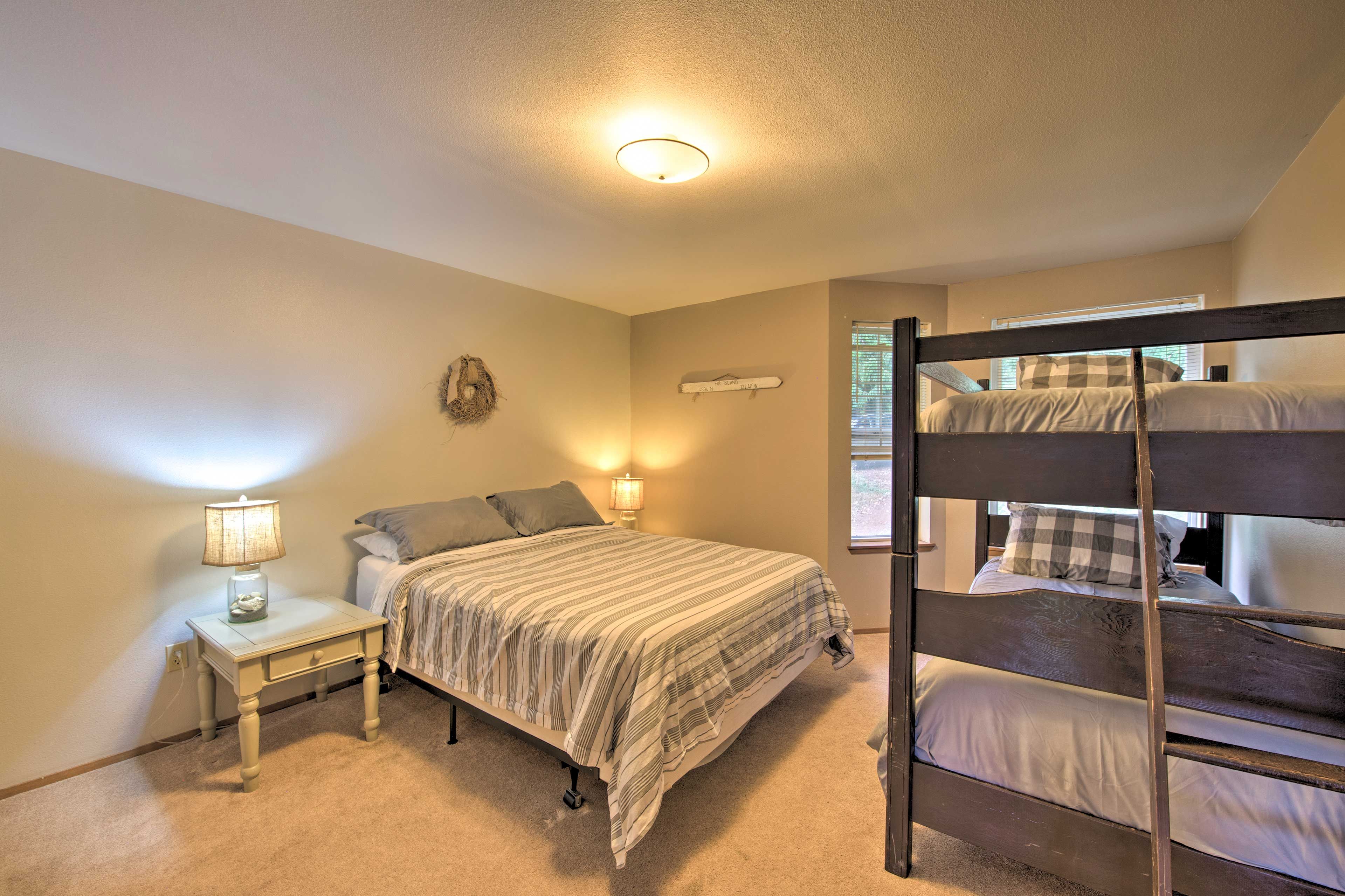 Bedroom 2 | Queen Bed | Twin Bunk Bed
