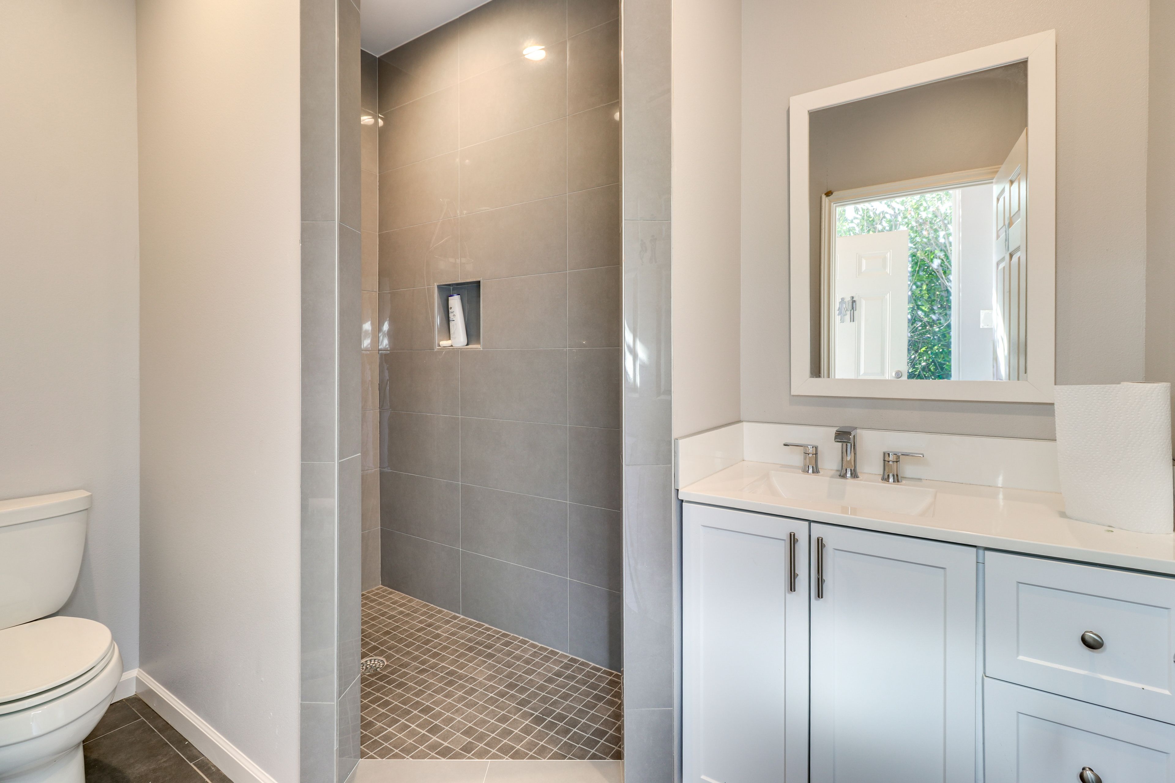 Bathroom | 1st Floor