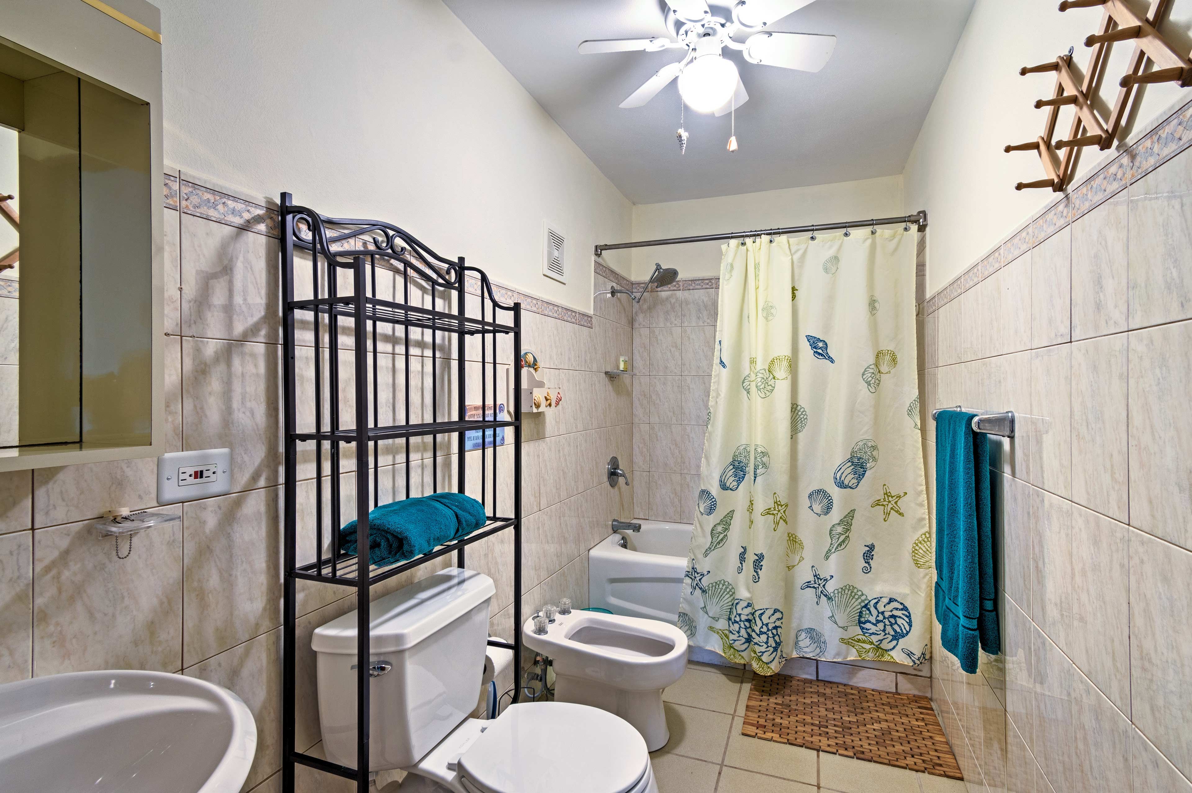 En-Suite Bathroom | Towels Provided