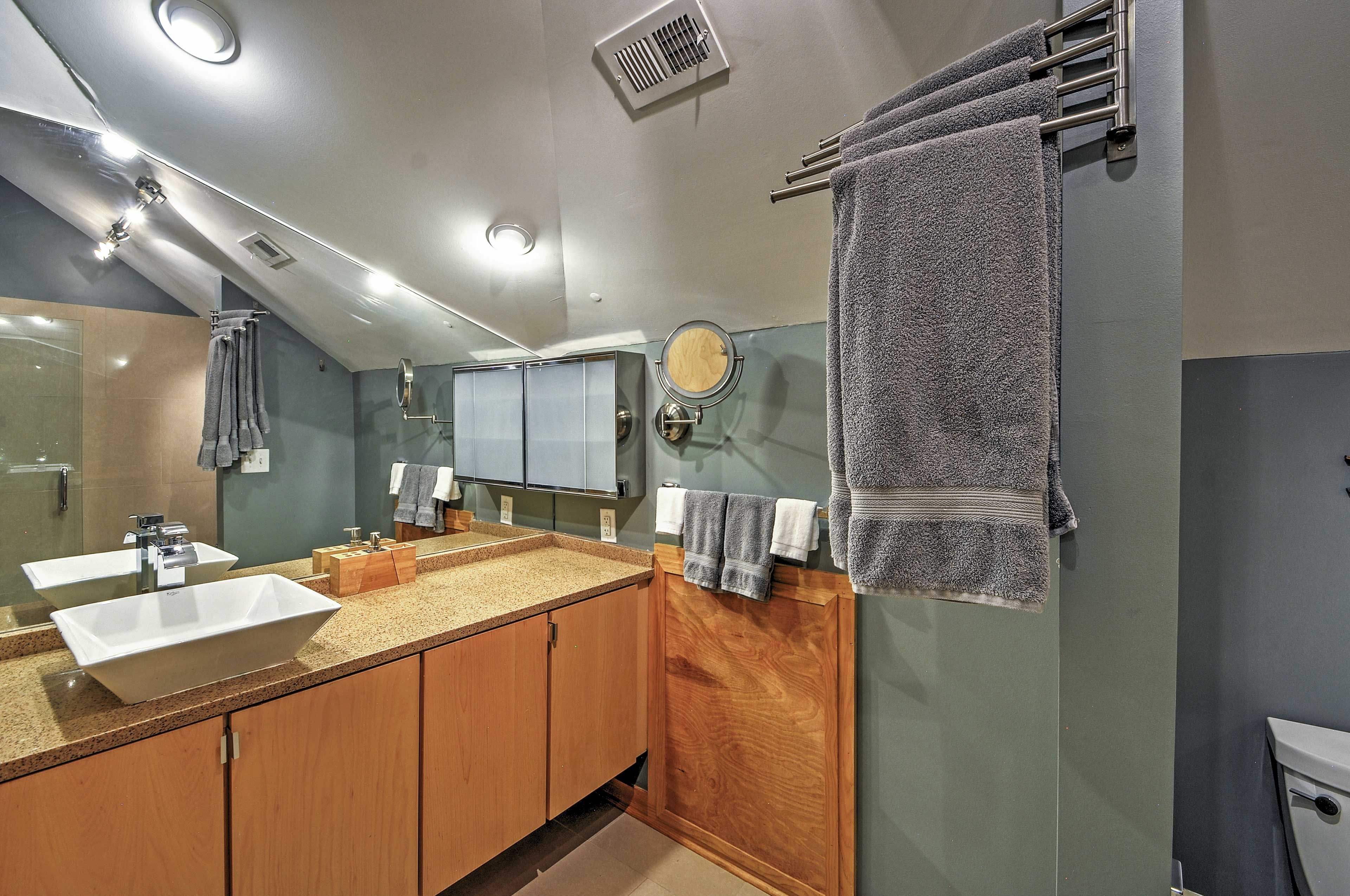 Fresh towels are provided for added comfort.