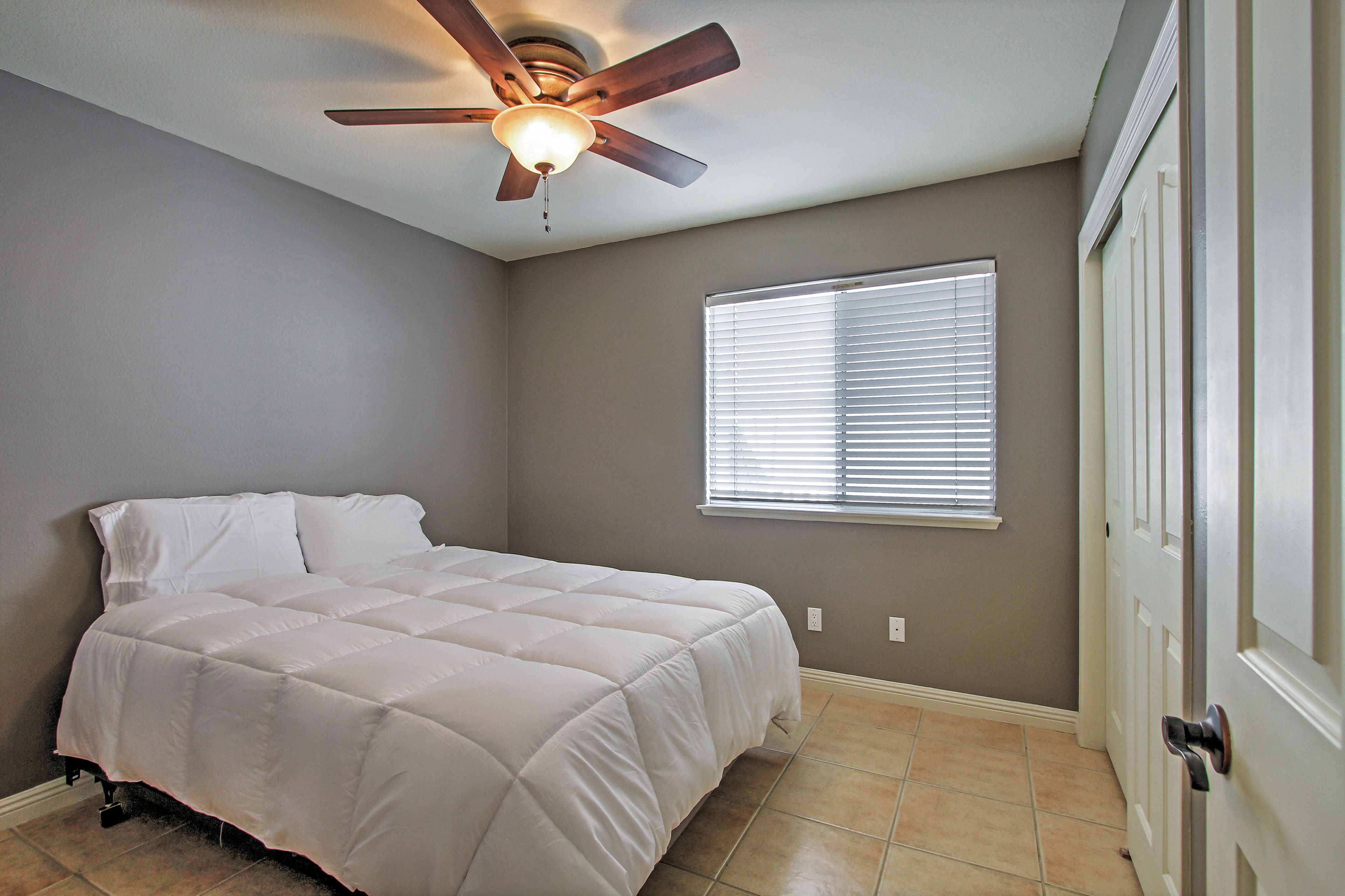 Bedroom 2 | Queen Bed