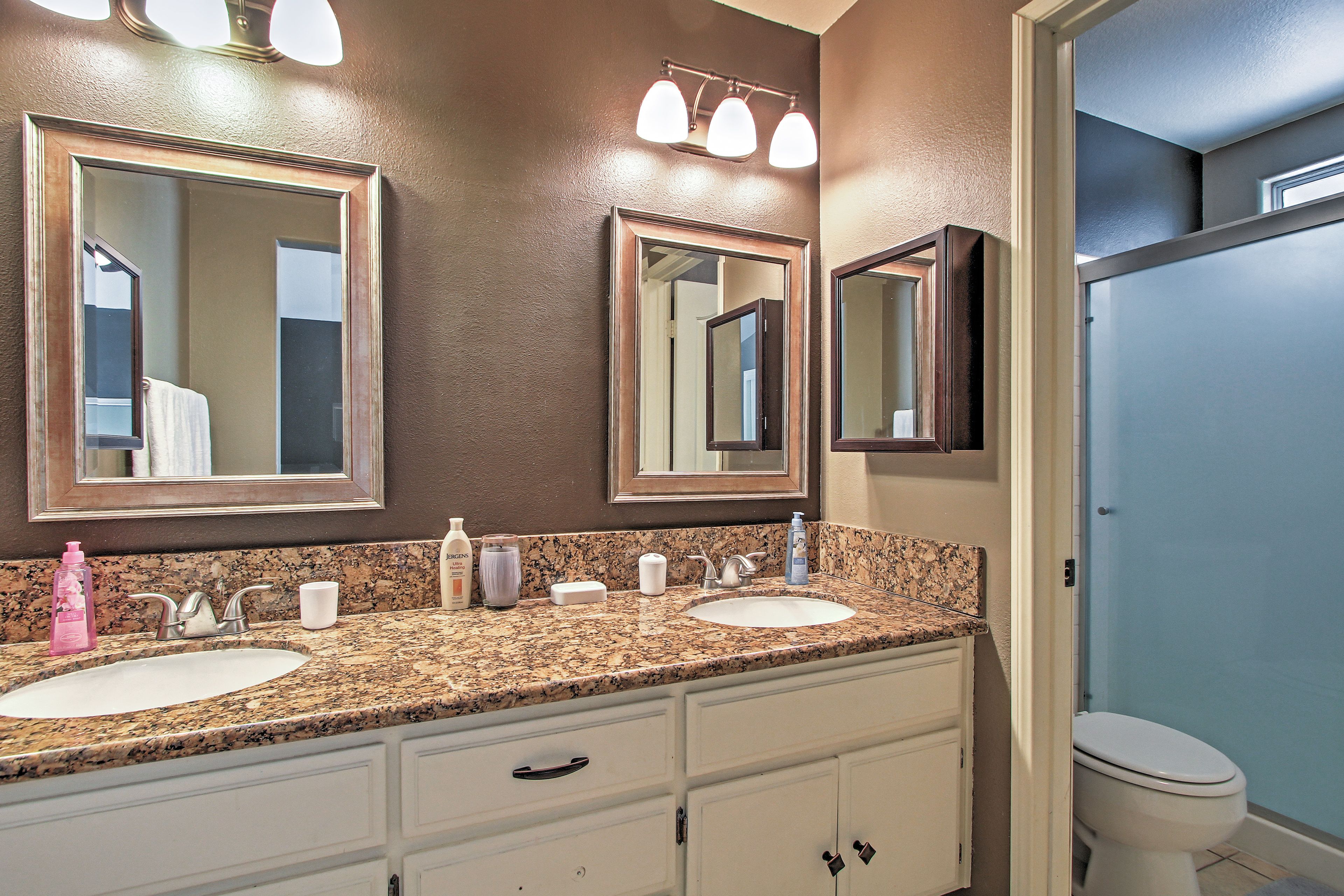 Full Bathroom | En-Suite