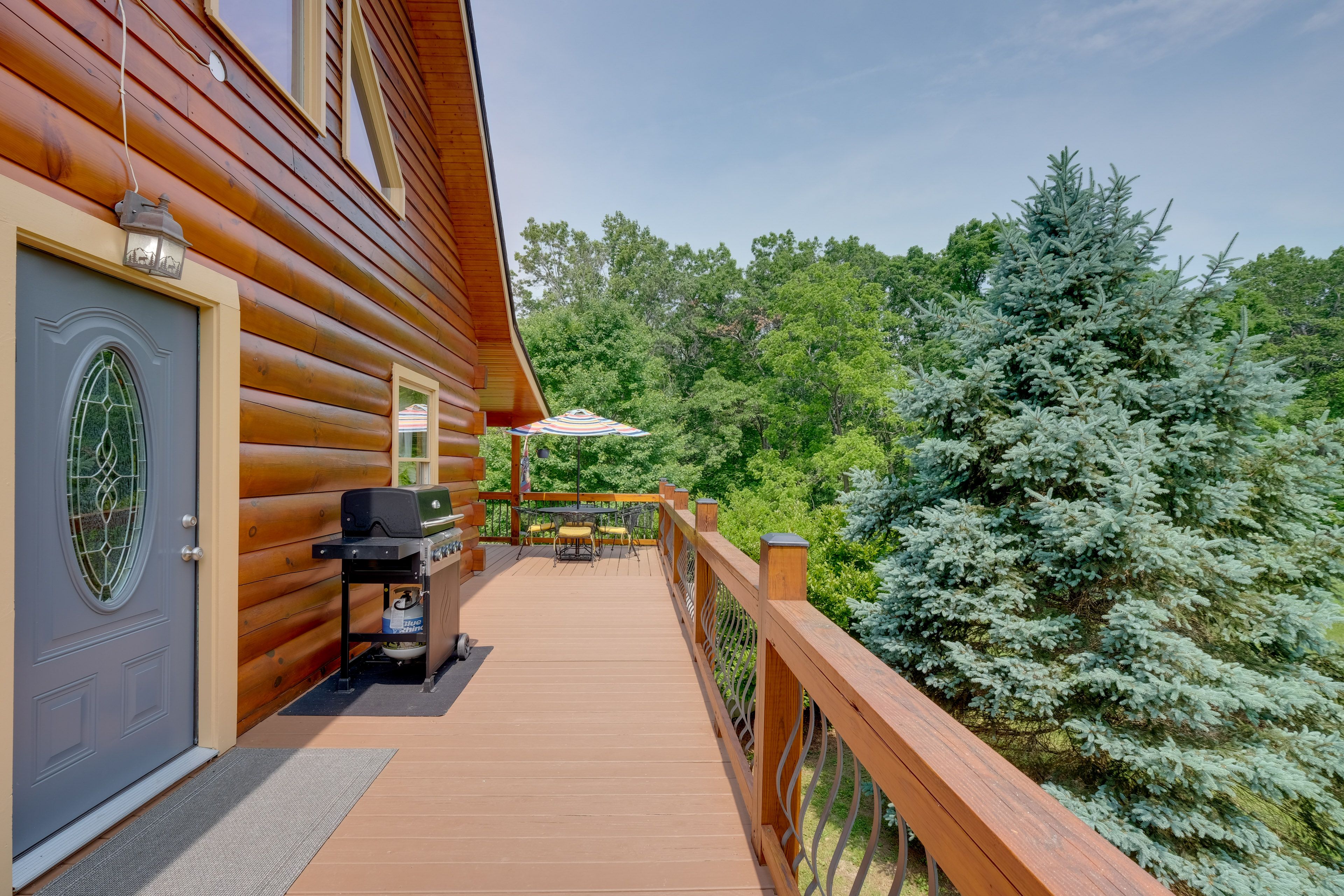 Furnished Wraparound Porch | Gas Grill | Keyless Entry