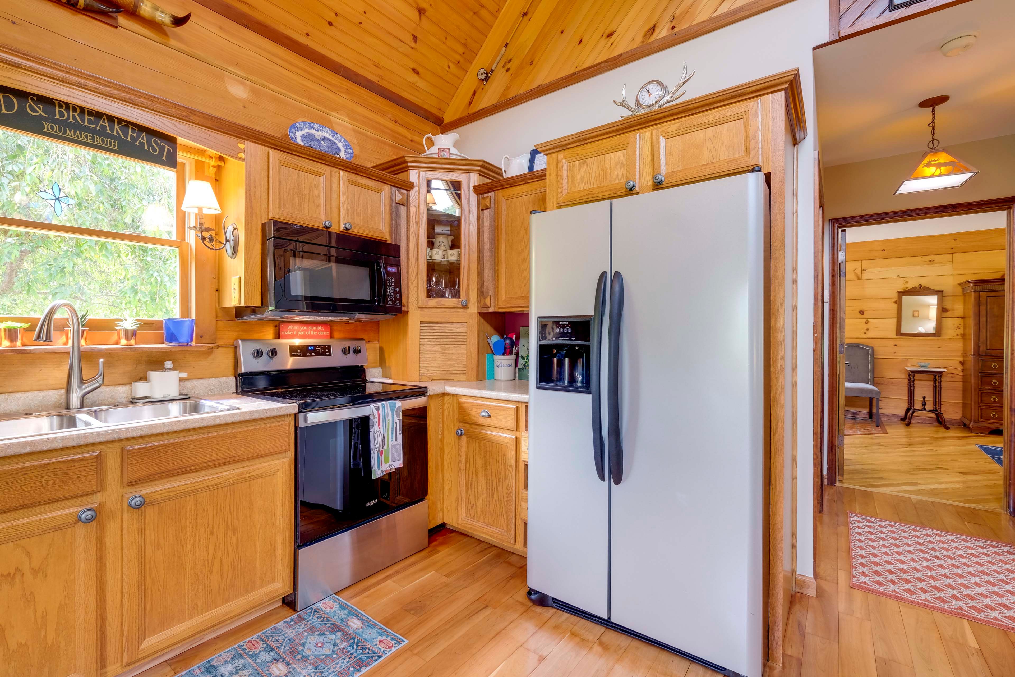 Fully Equipped Kitchen | Cooking Basics | Single-Serve & Drip Coffee Maker