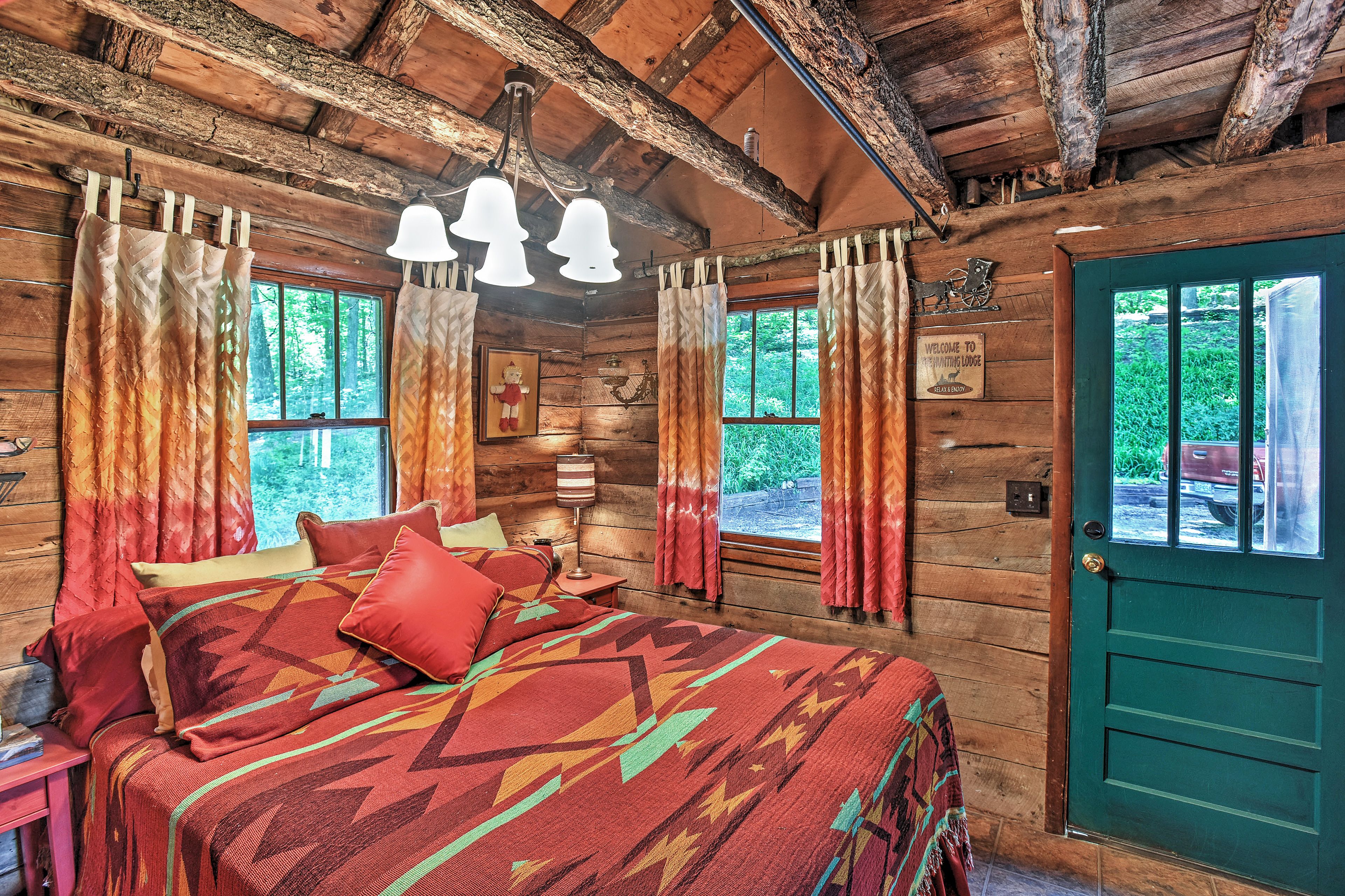 Bedroom | 1st Floor | Queen Bed