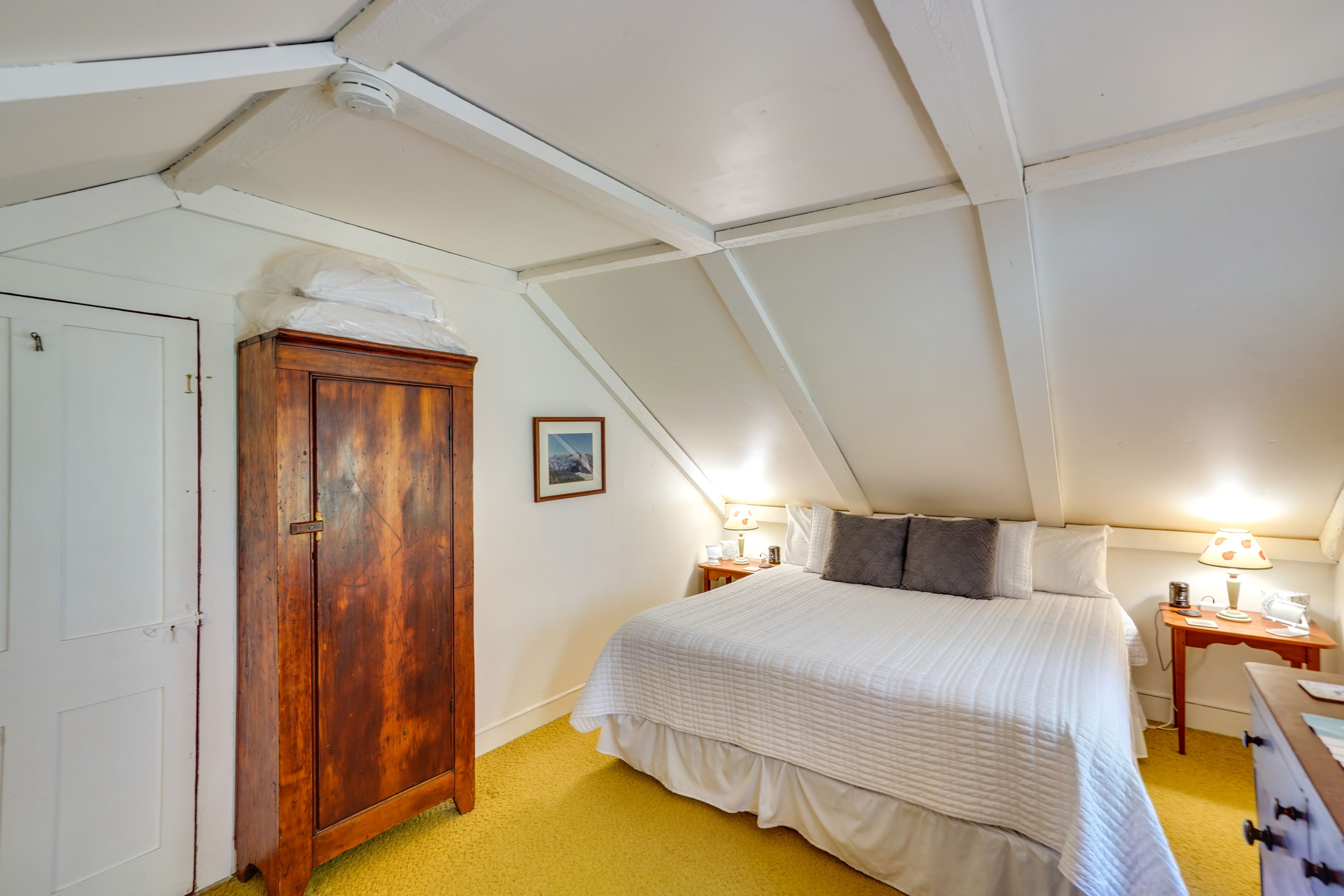 Bedroom 2 | King Bed | 2nd Floor