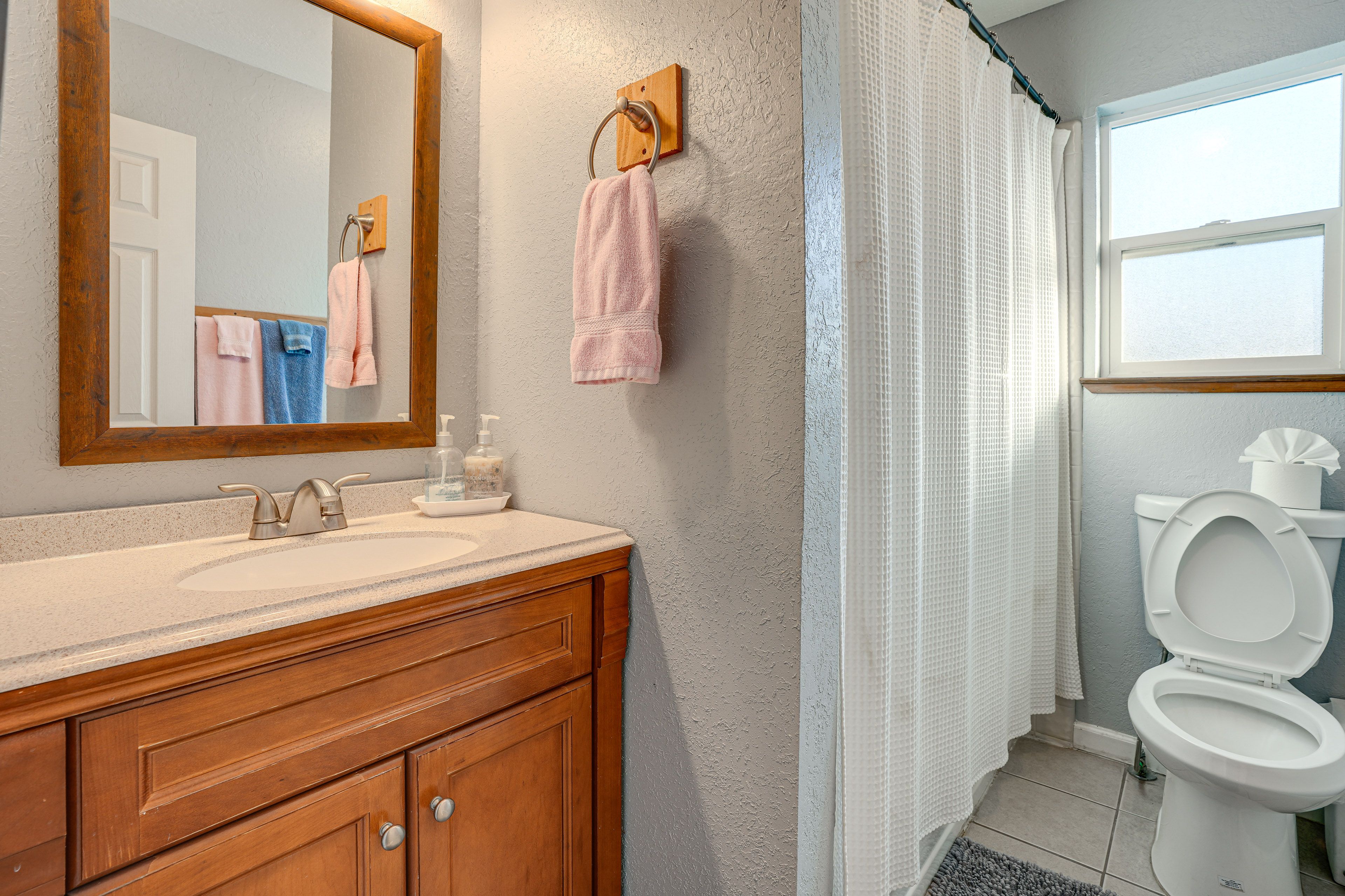 Full Bathroom | 2nd Floor