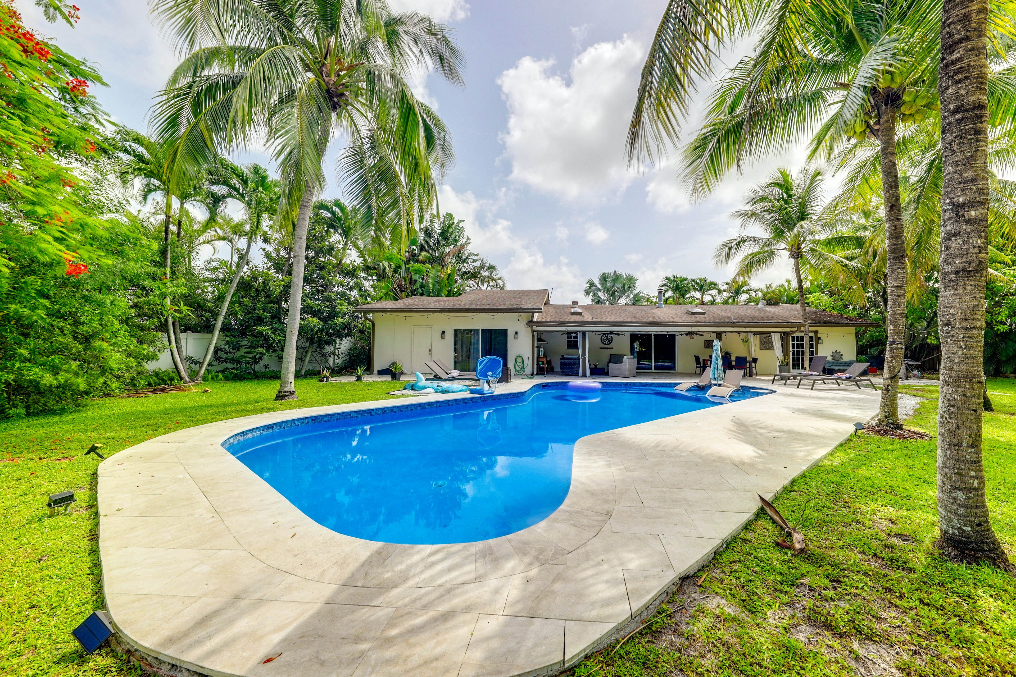 Fort Lauderdale Vacation Rental | 4BR | 2BA | 2,400 Sq Ft | Small Step Required
