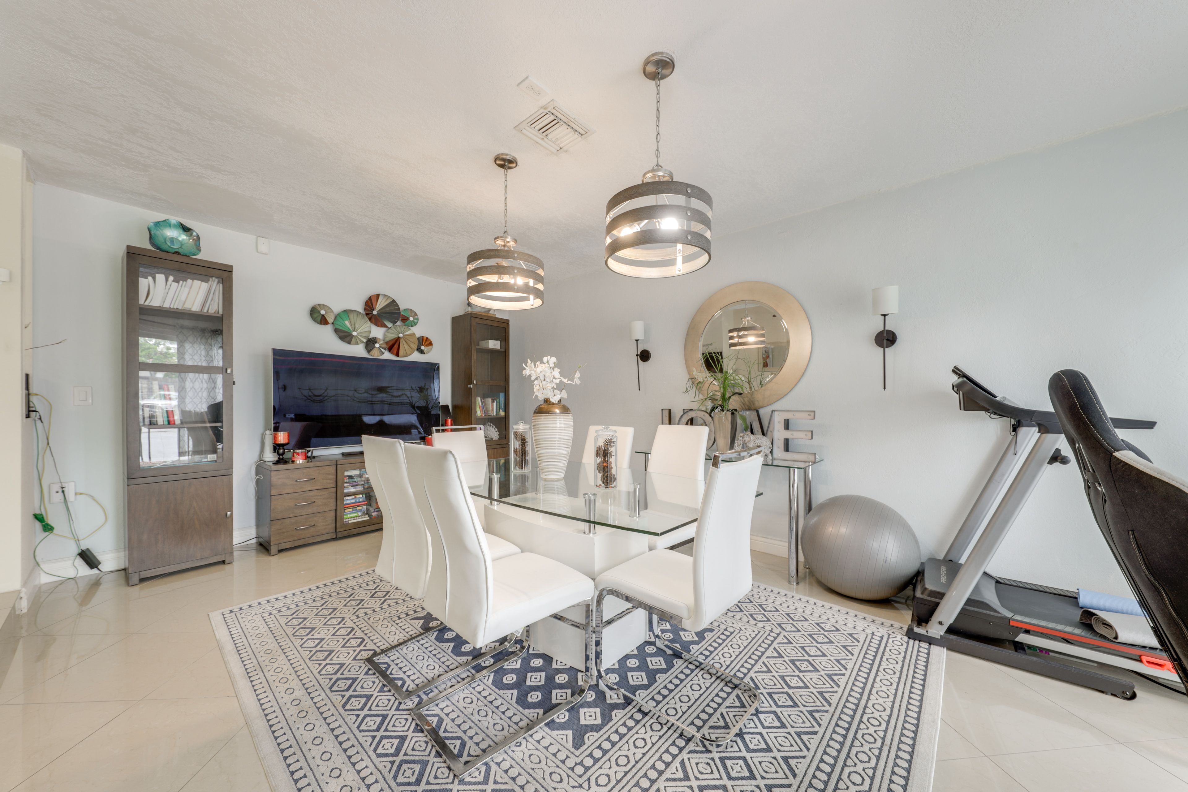 Dining Area | Dishware & Flatware | Central A/C & Heat