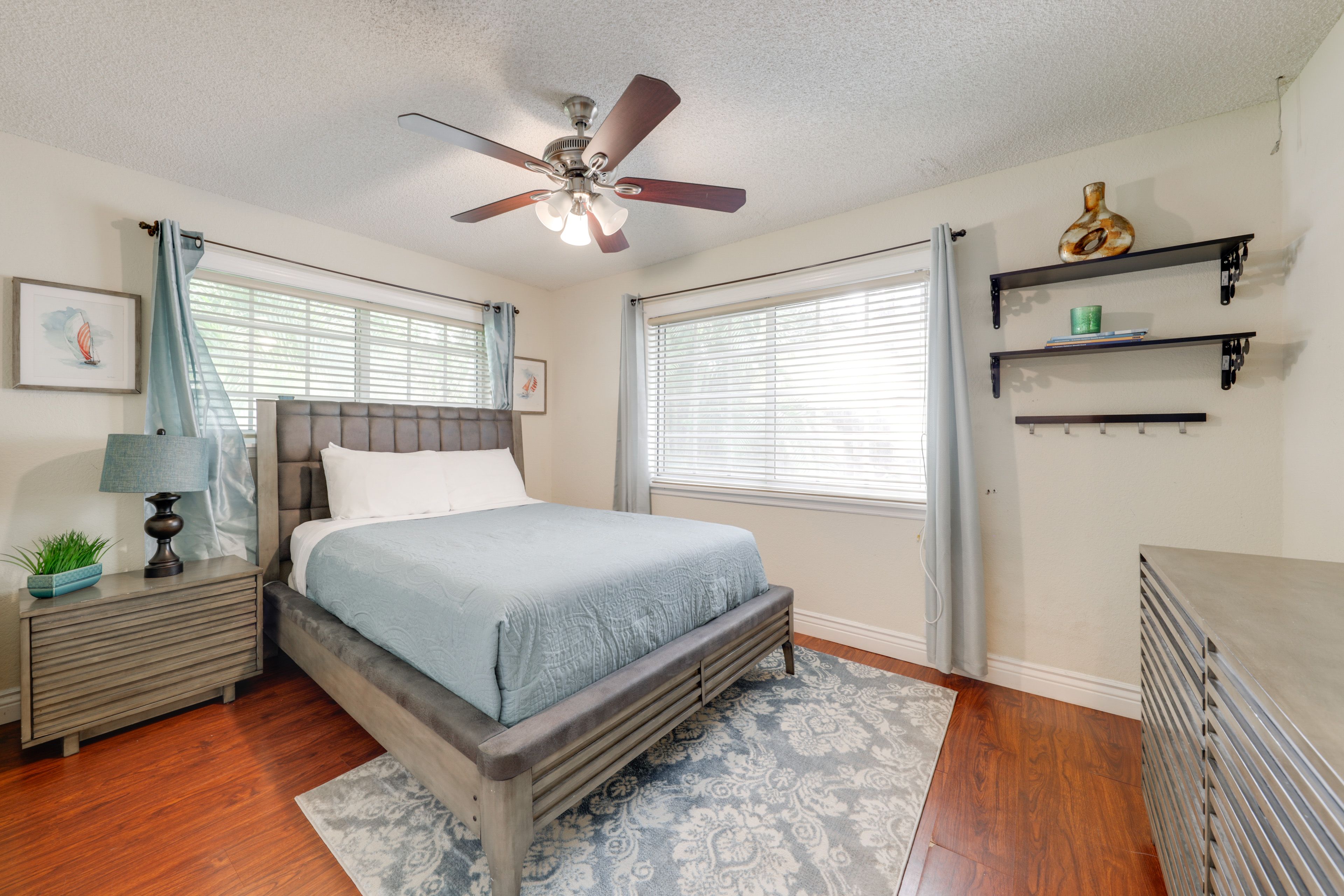 Bedroom 2 | Queen Bed