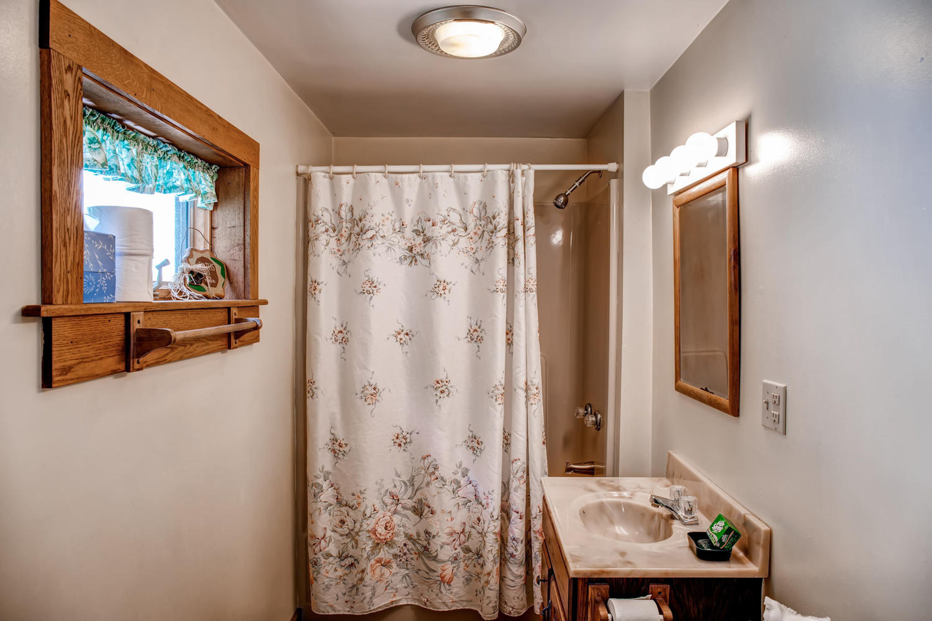Full Bathroom | 1st Floor