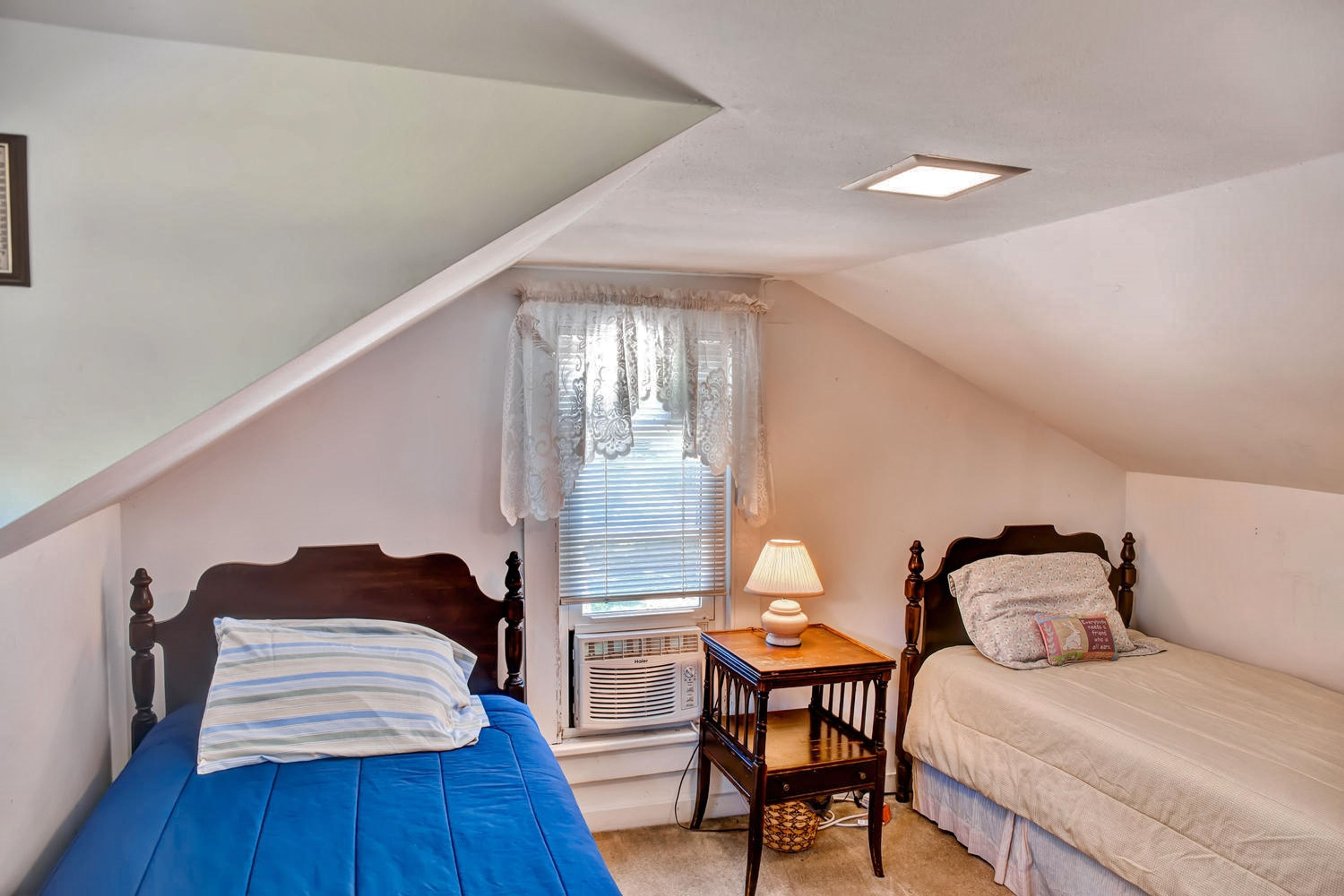Bedroom 2 | 2nd Floor | 2 Twin Beds