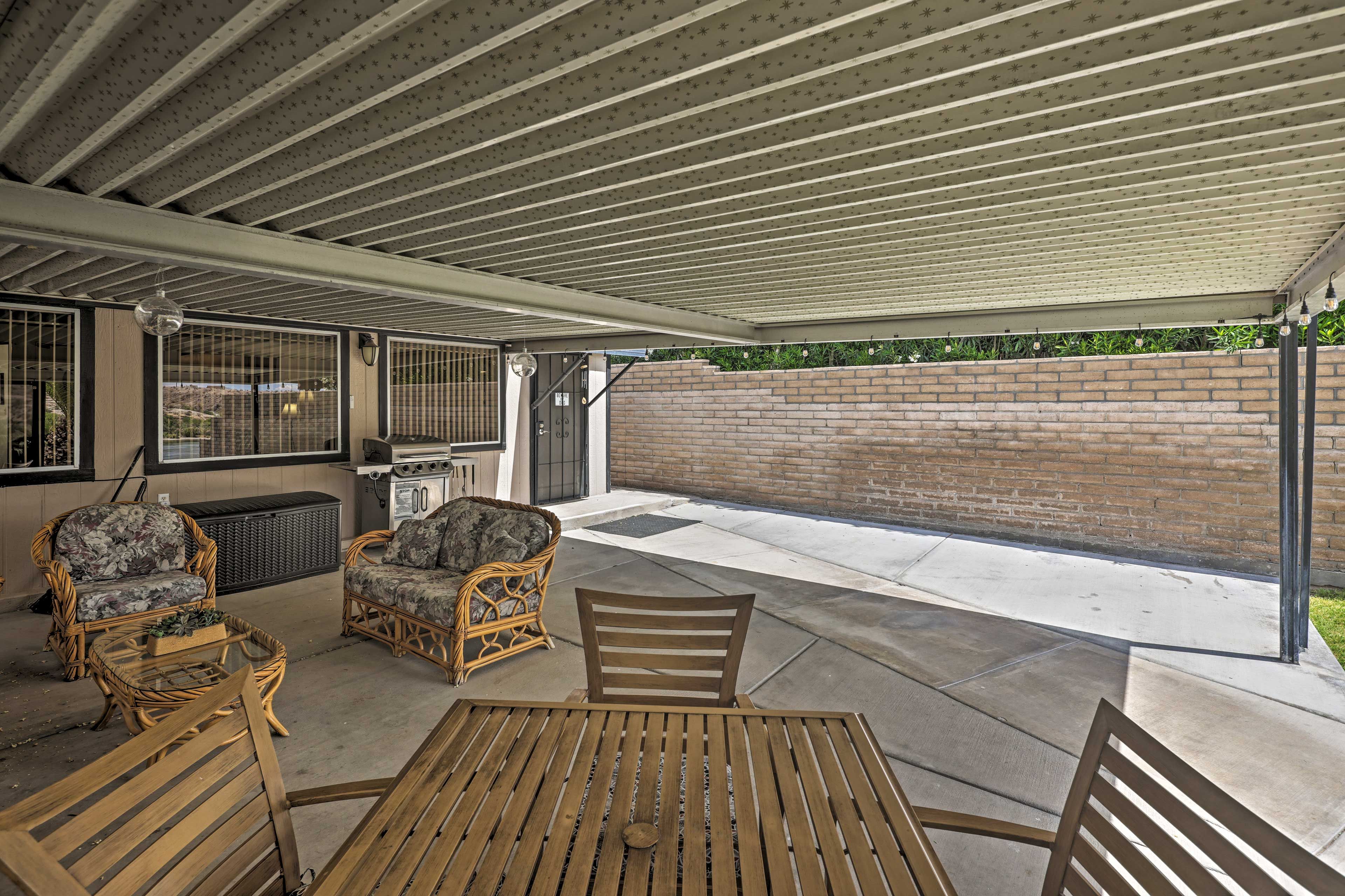 Covered Patio | Gas Grill