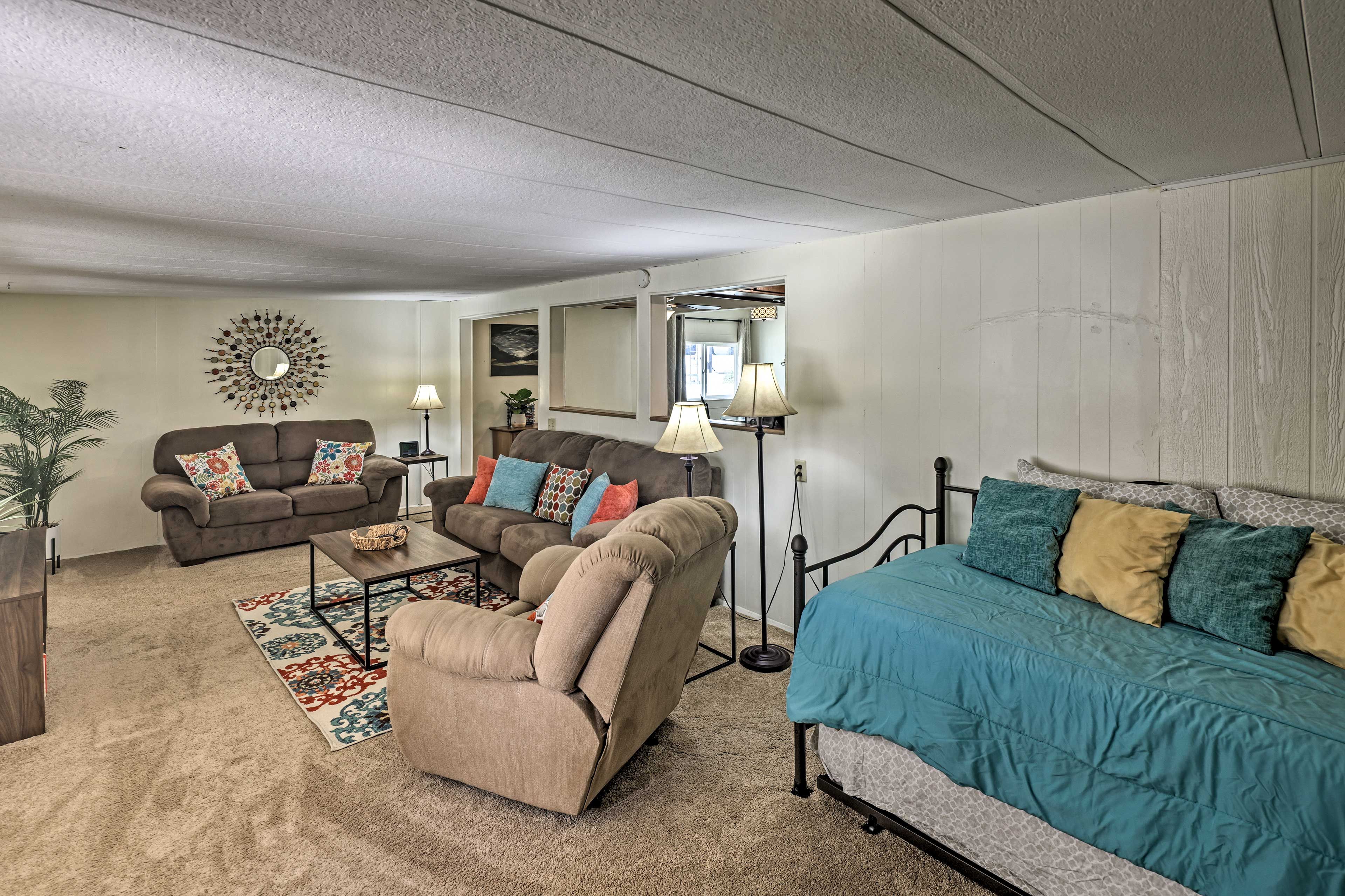 Interior | Twin Daybed w/ Twin Trundle Bed