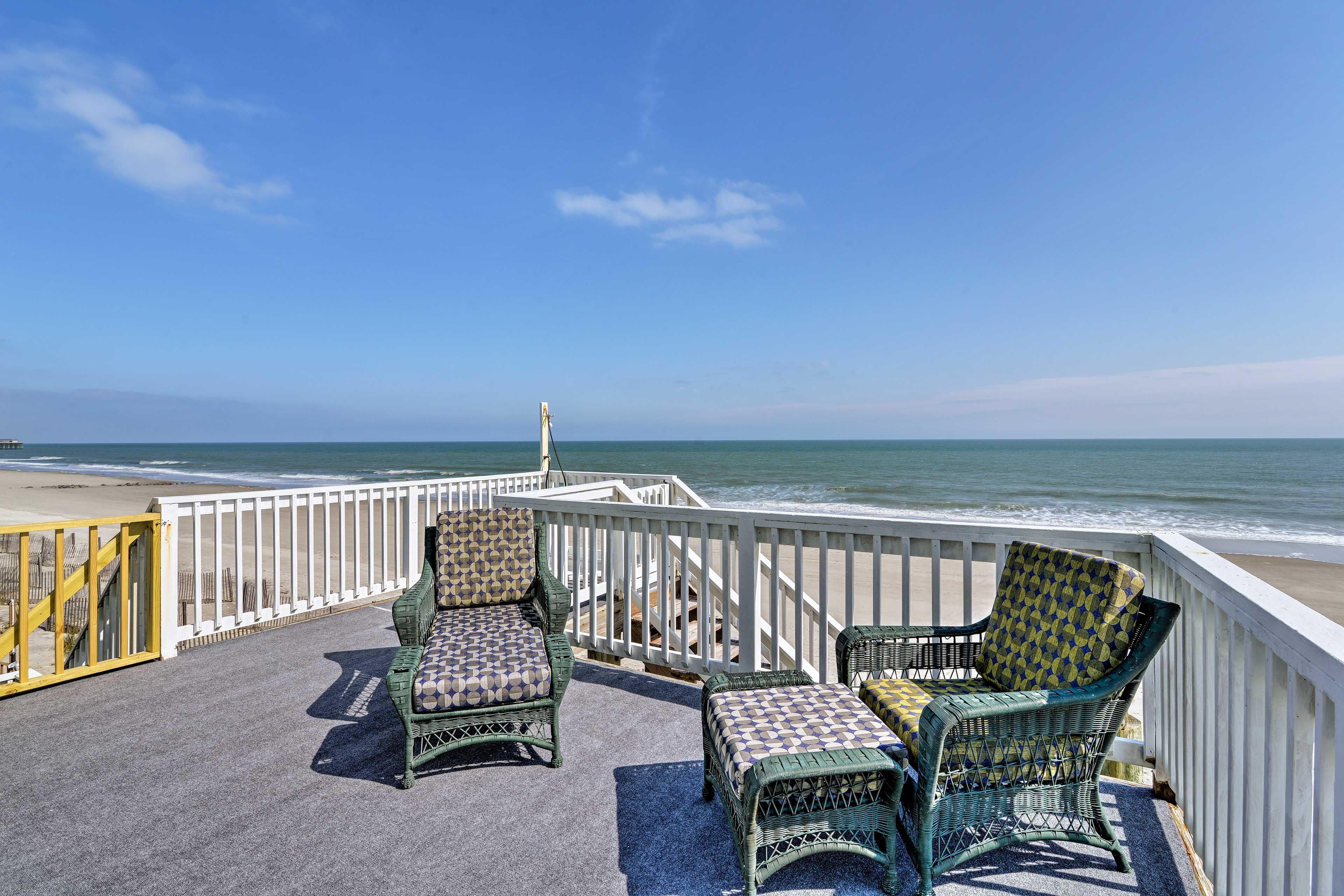 Sundeck | 1st Floor | Pet Friendly with Fee