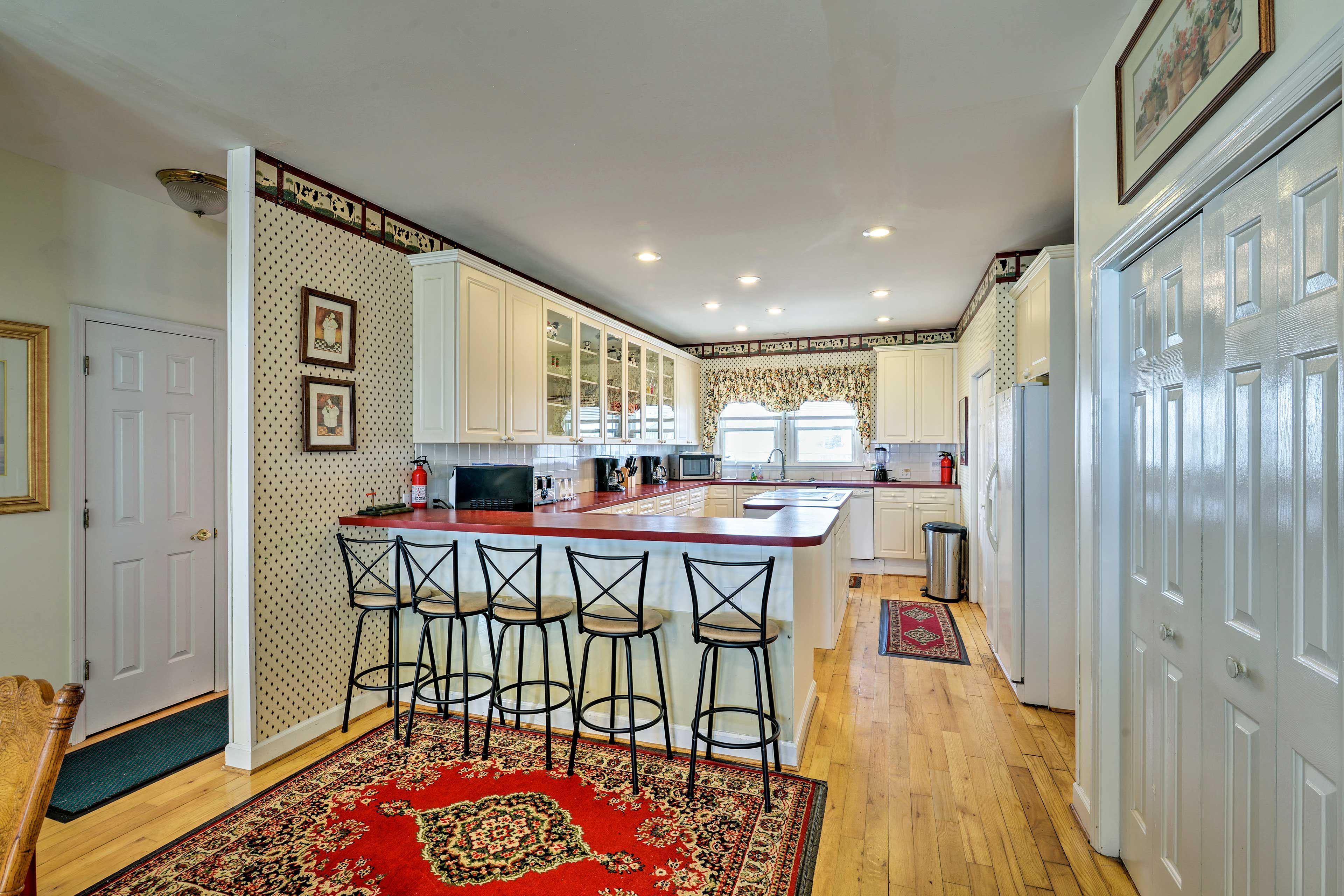 Fully Equipped Kitchen | 1st Floor | Cooking Basics | Full Knife Set