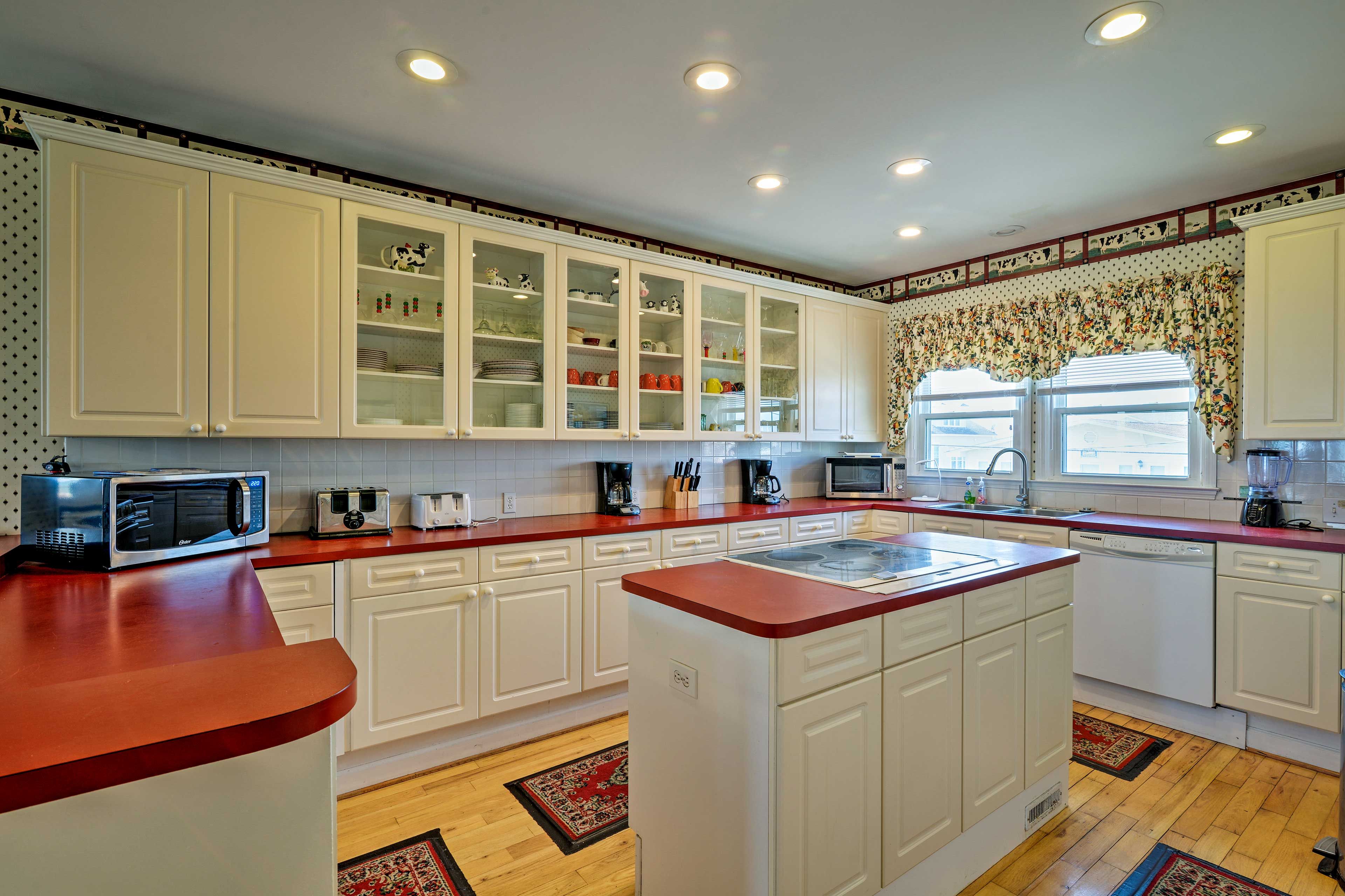 Fully Equipped Kitchen | 2 Drip Coffee Makers | 2 Toasters