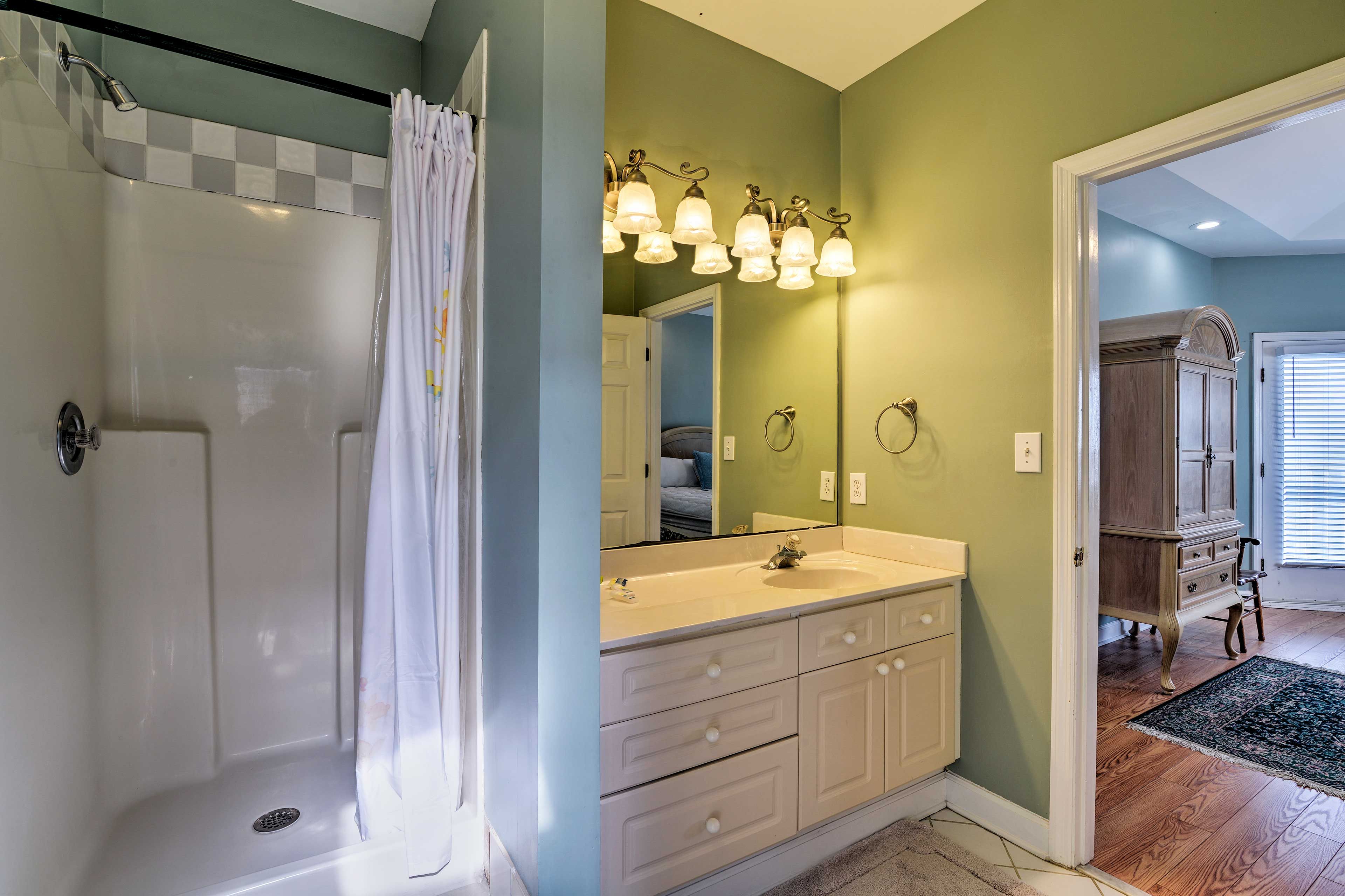 En-Suite Bathroom | Complimentary Toiletries