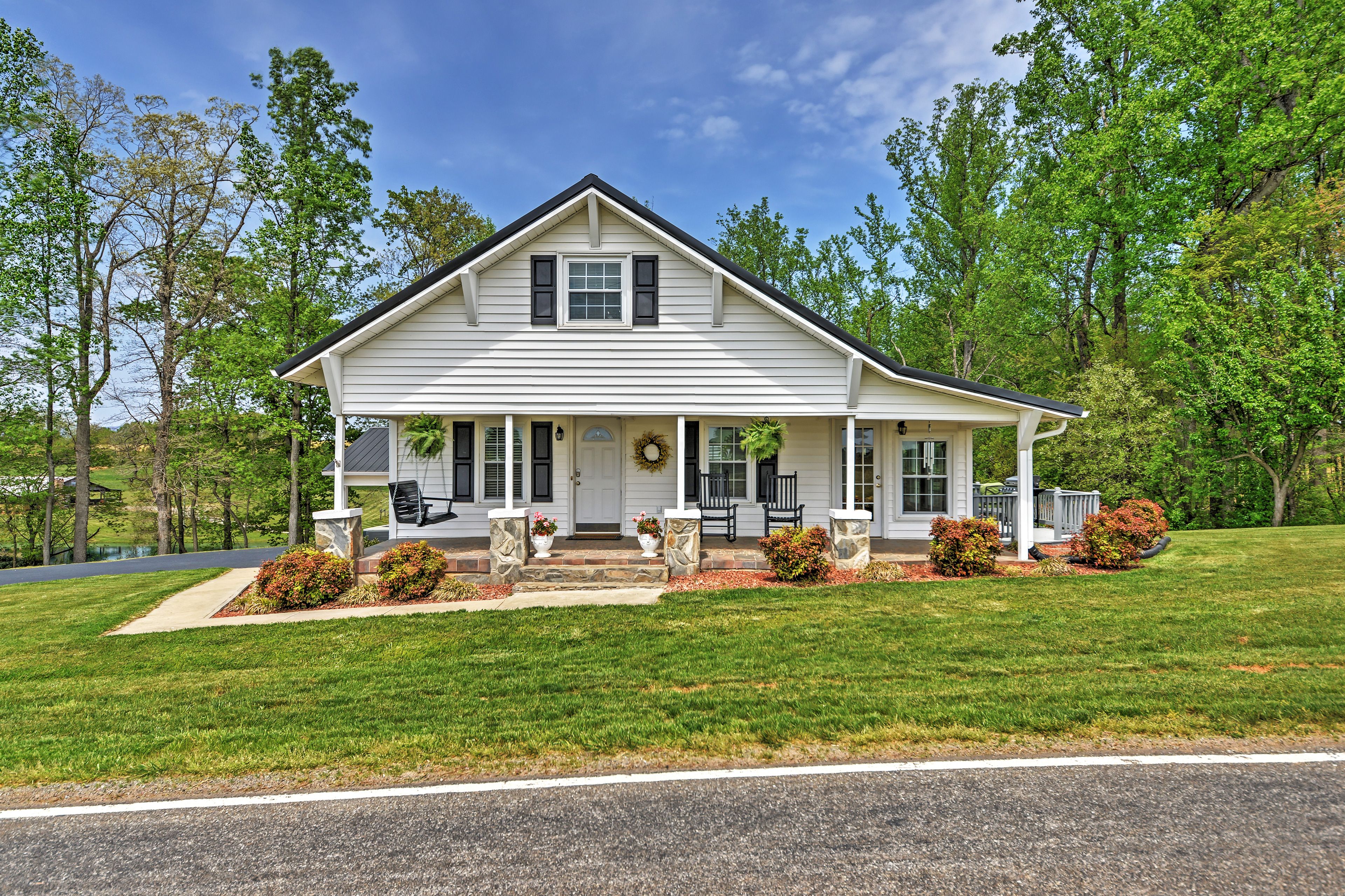Dobson Vacation Rental | 2BR | 2BA | 1,100 Sq Ft | Stairs to Access